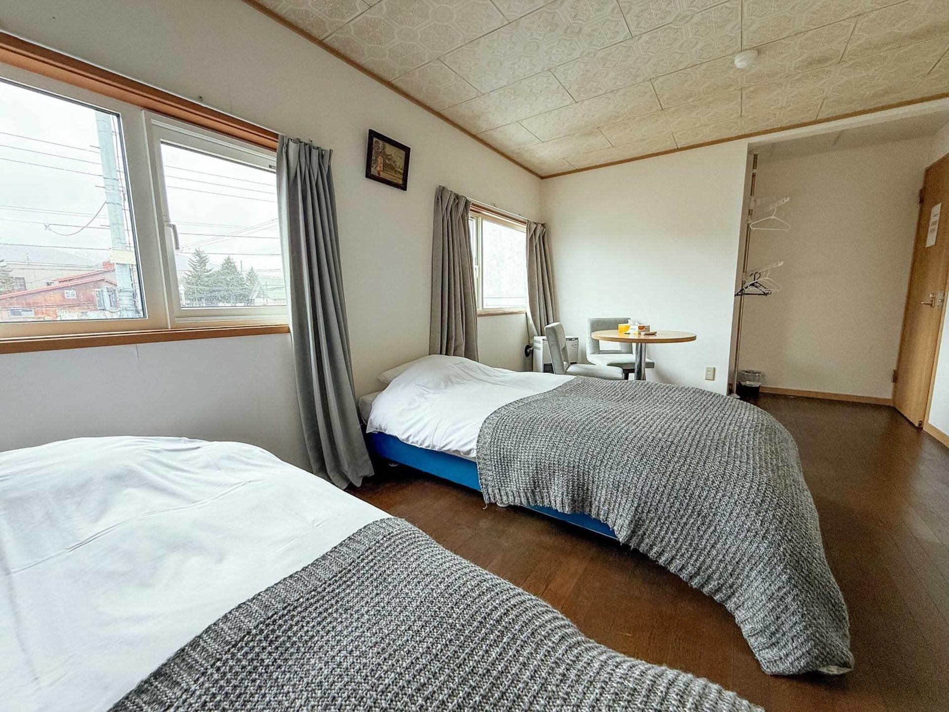 Guesthouse EN Twin Room with Shared Bathroom