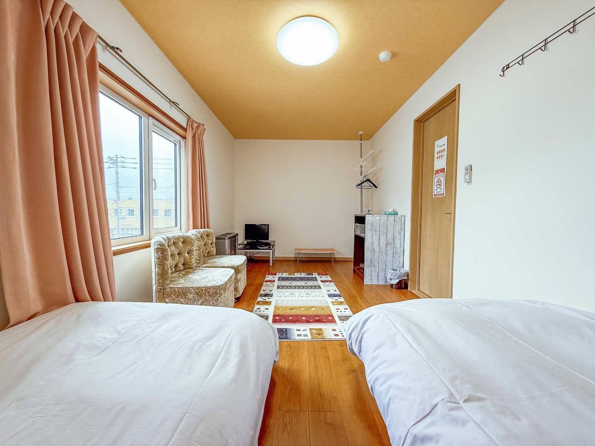 Guesthouse EN Twin Room with Shared Bathroom 3