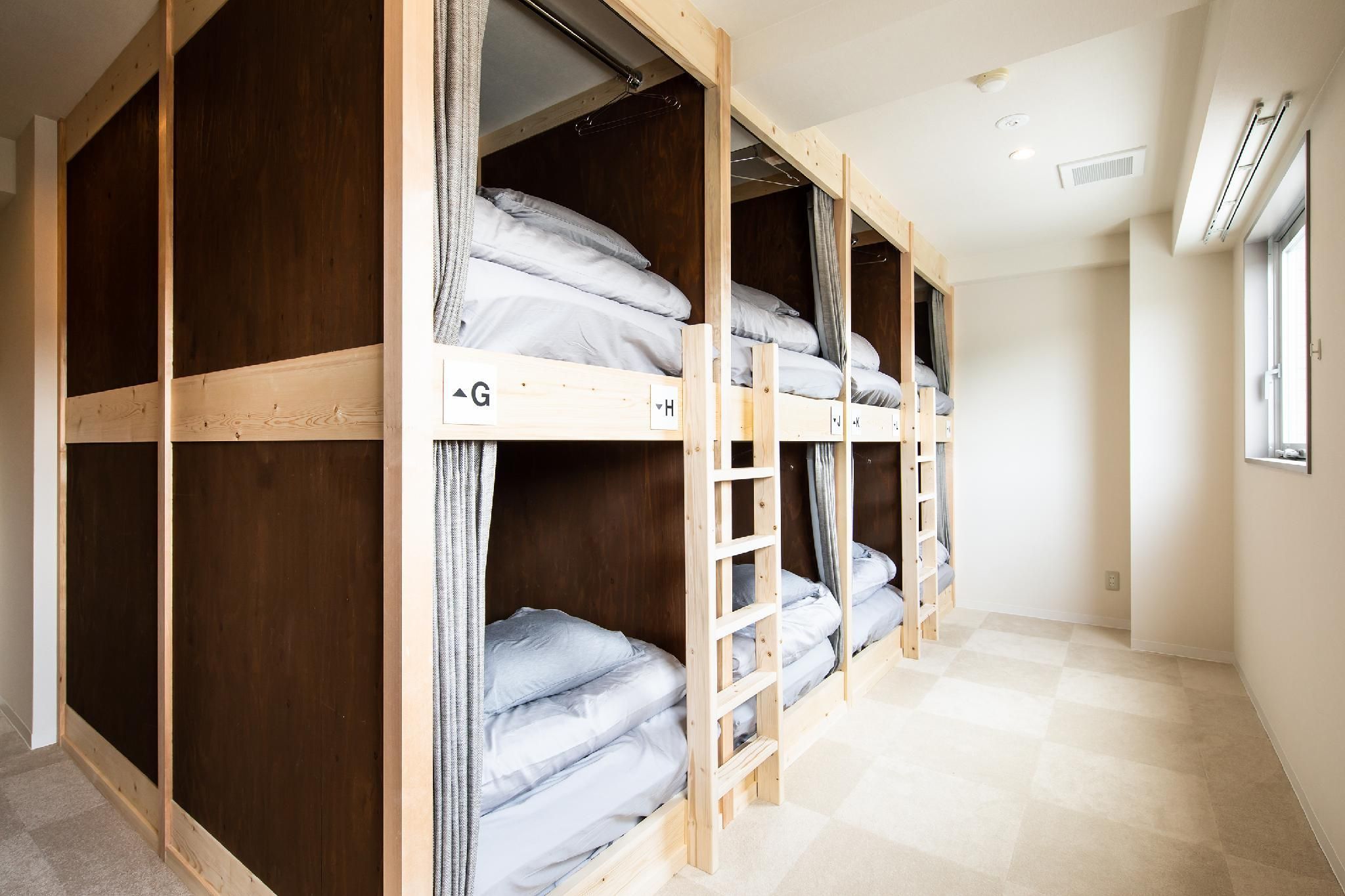 Upper Capsule in Dormitory - Mixed