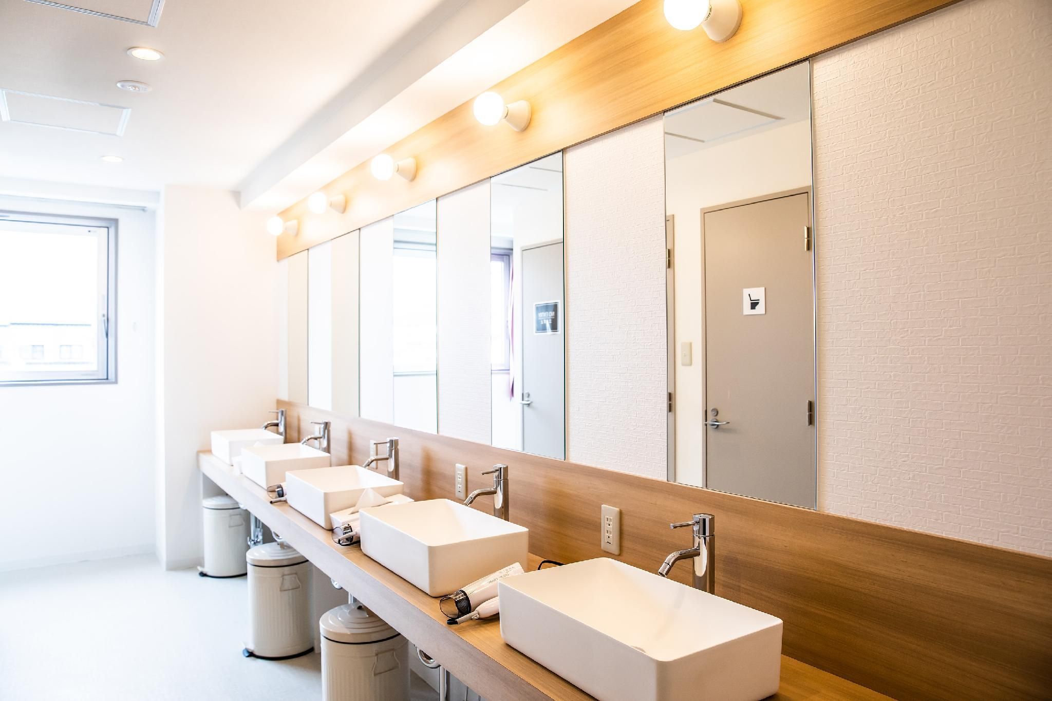 Upper Capsule in Dormitory - Mixed