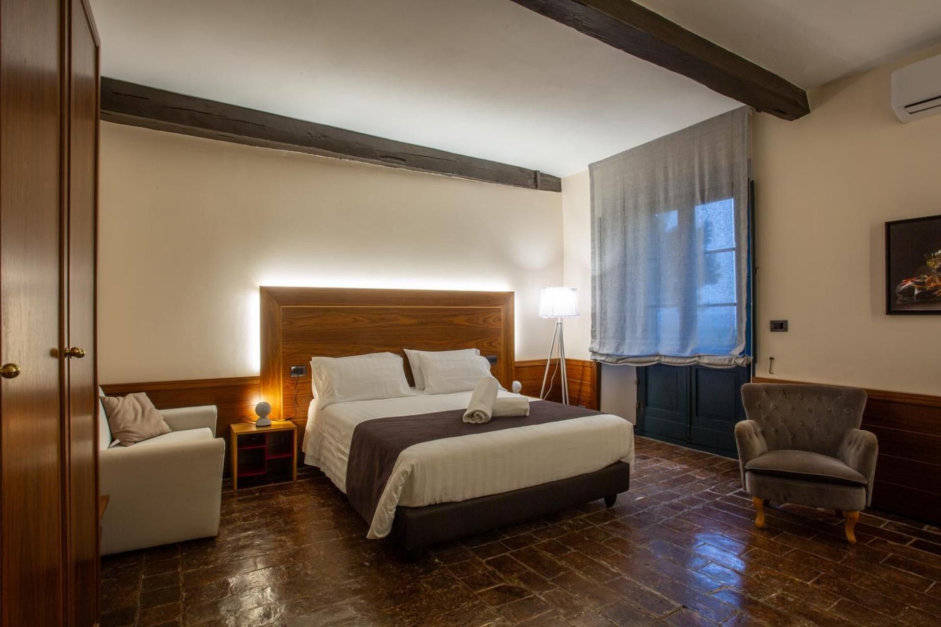 La Loggia Historic Resort King Room with Garden View 2