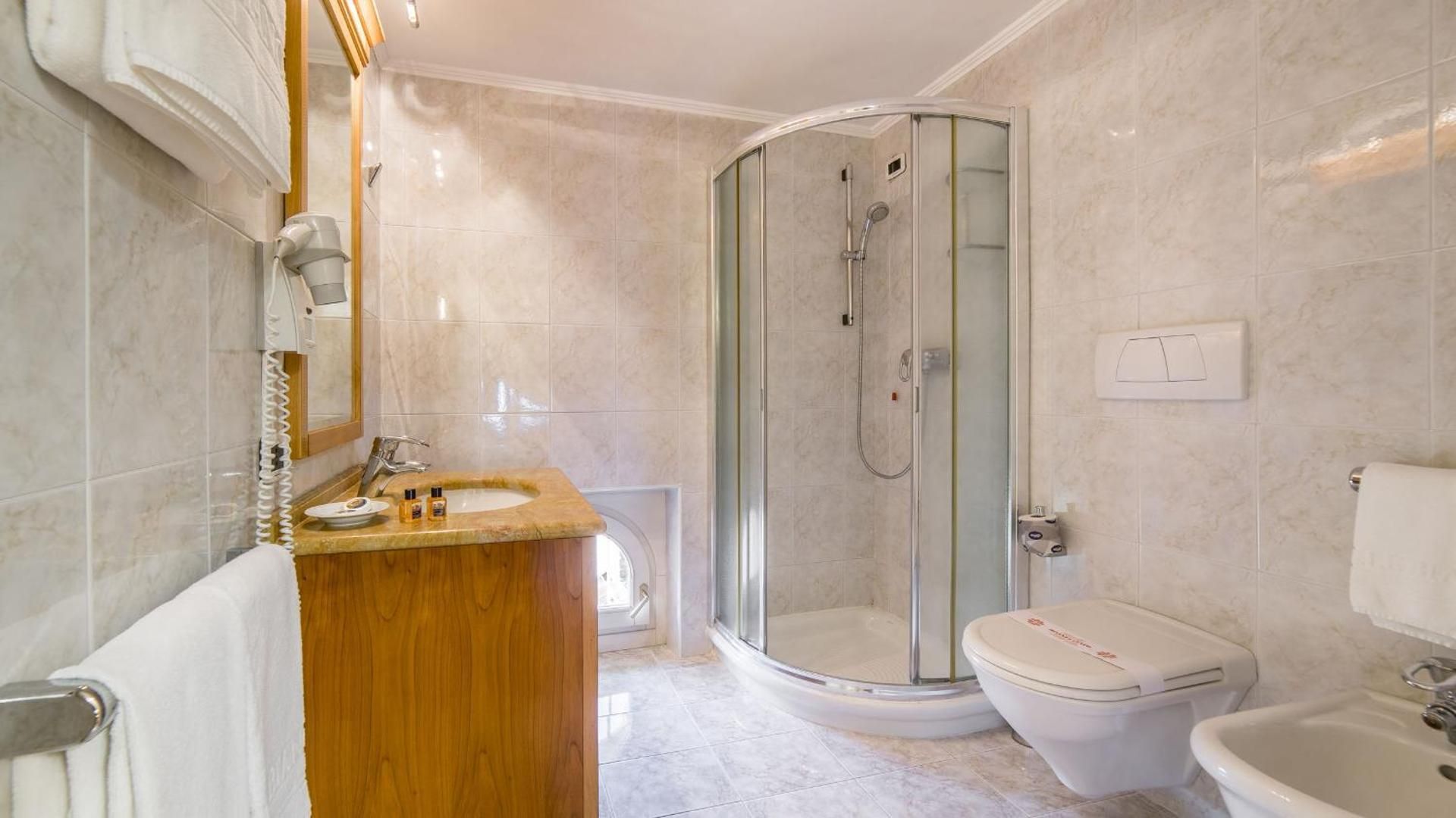 Three-Bedroom Apartment - Split Level