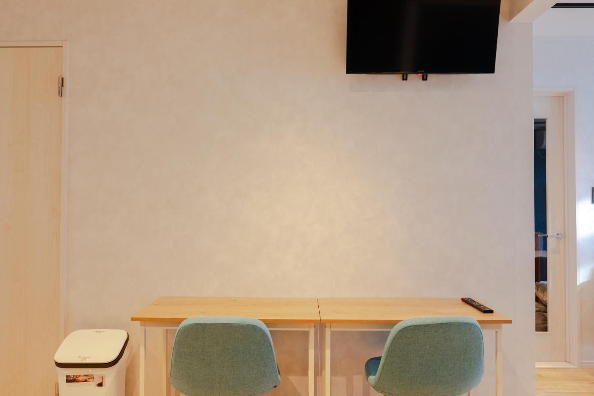 shared lounge/tv area