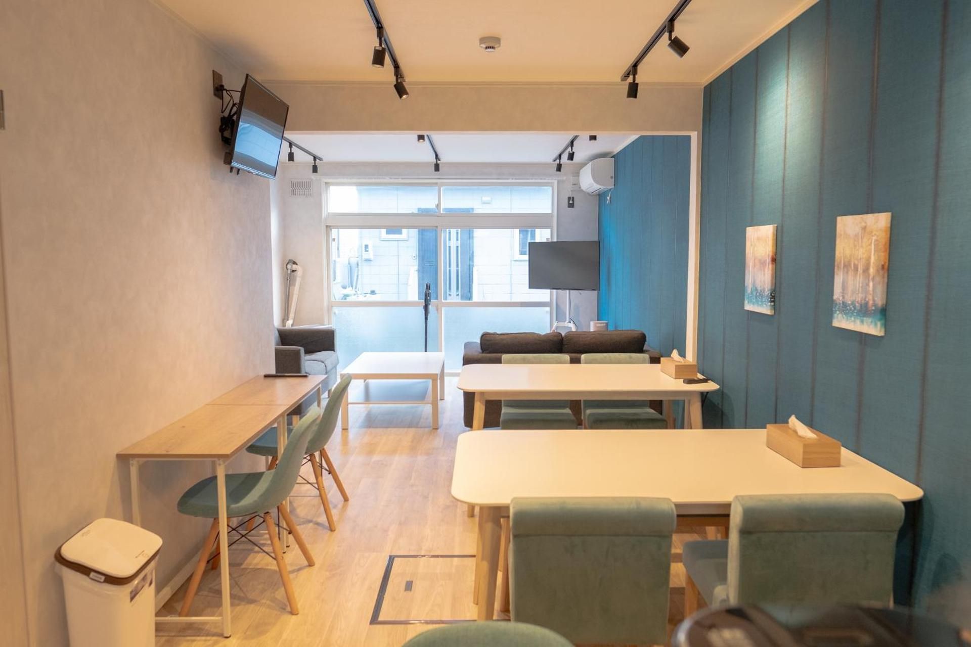 shared lounge/tv area