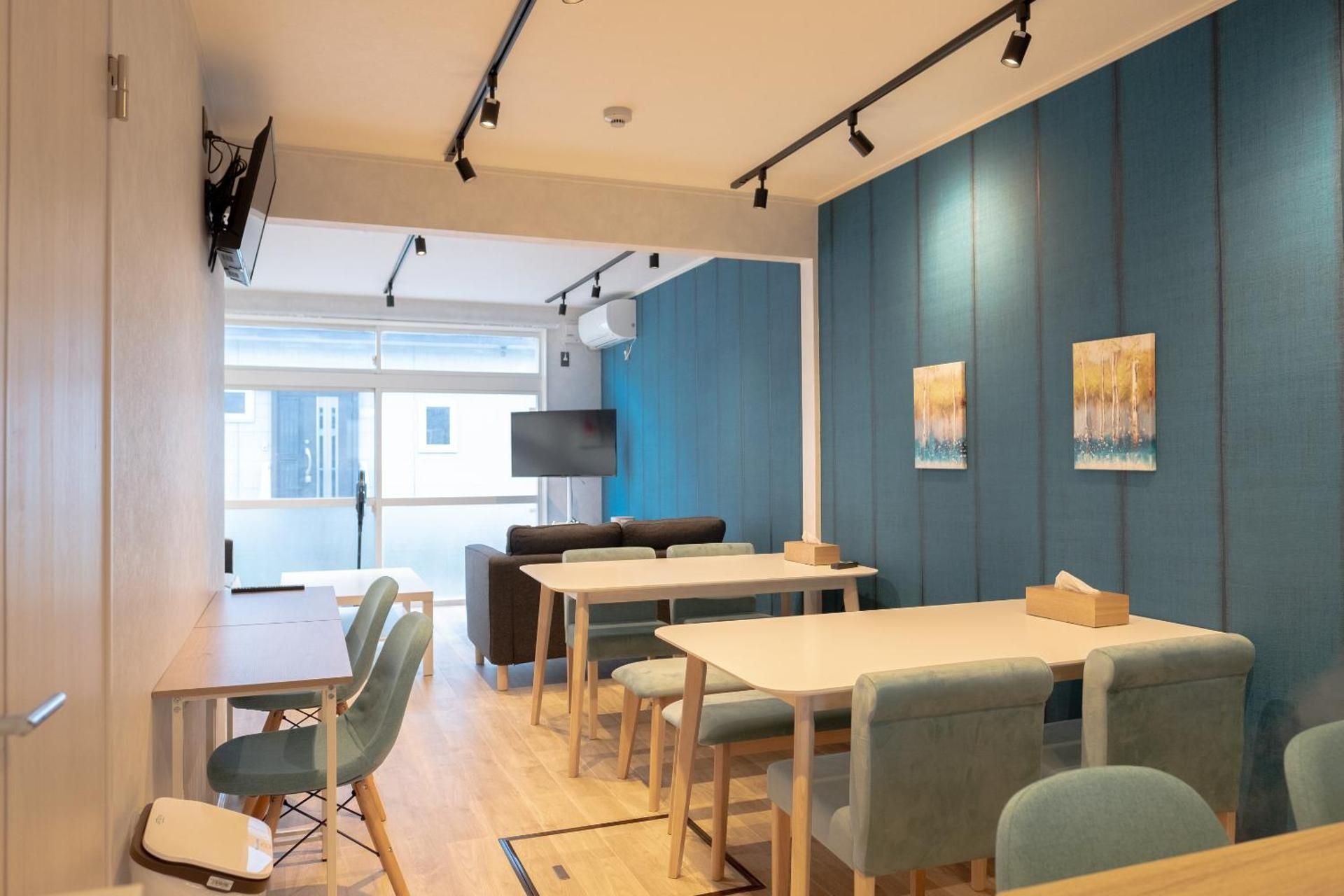 shared lounge/tv area