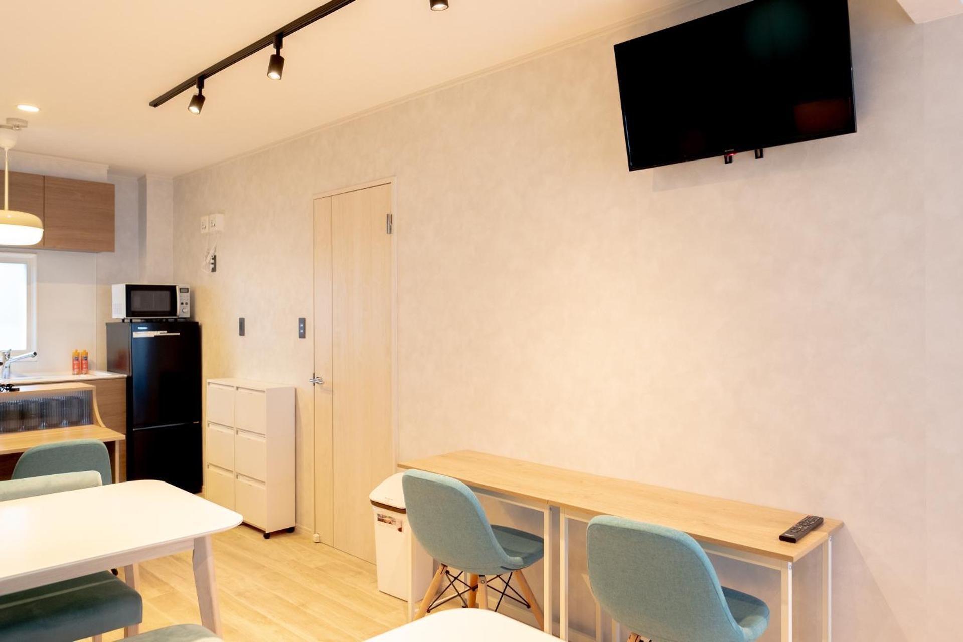 shared lounge/tv area