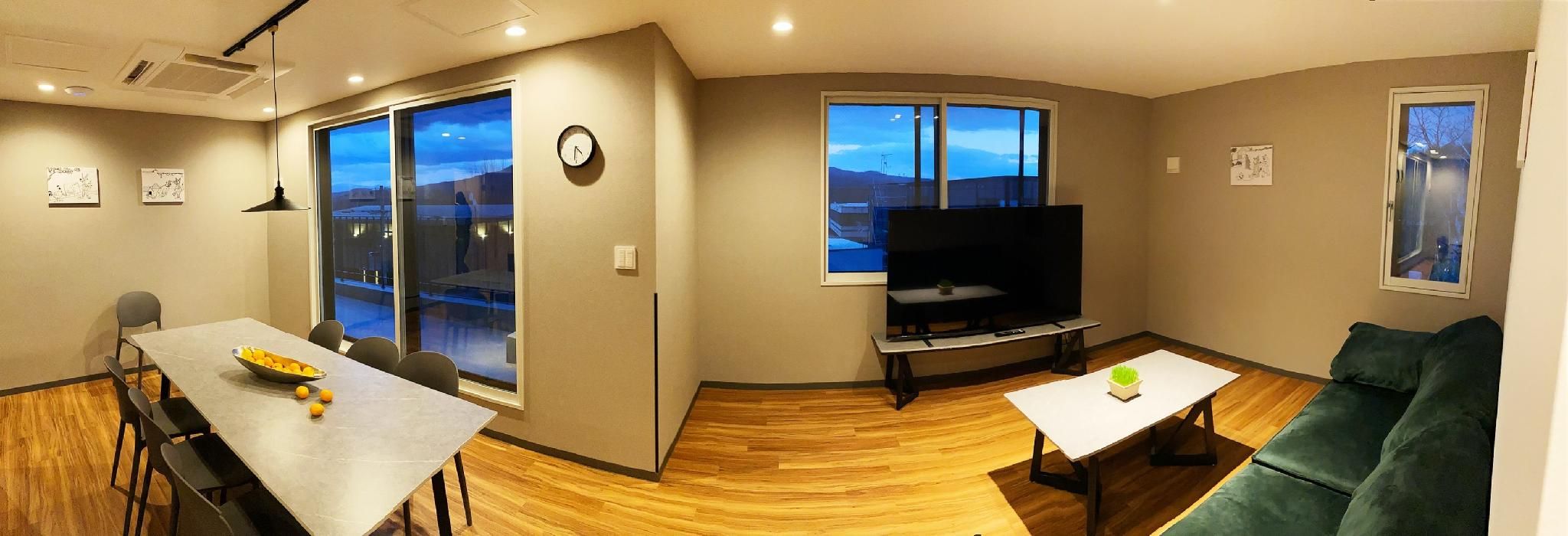 Q FOX GMG HOTEL Deluxe Balcony 2