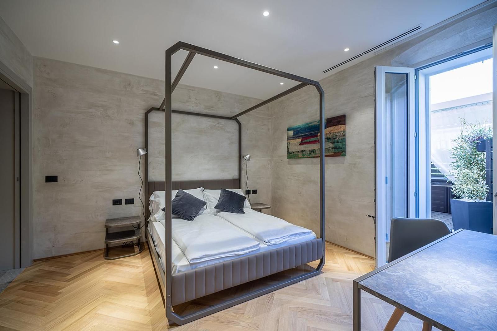 Queen Room with Spa Bath