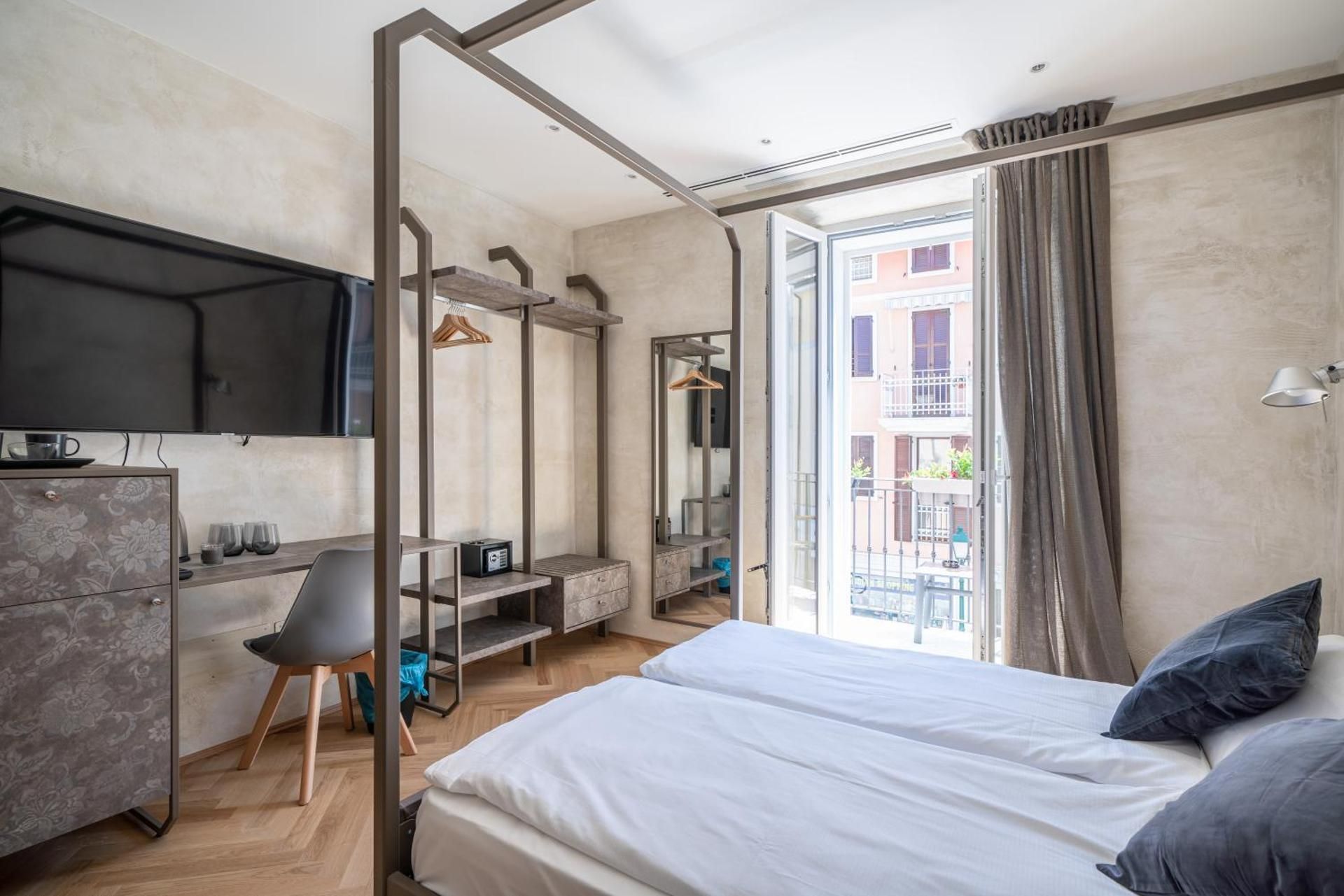 Deluxe Double Room with Extra Bed