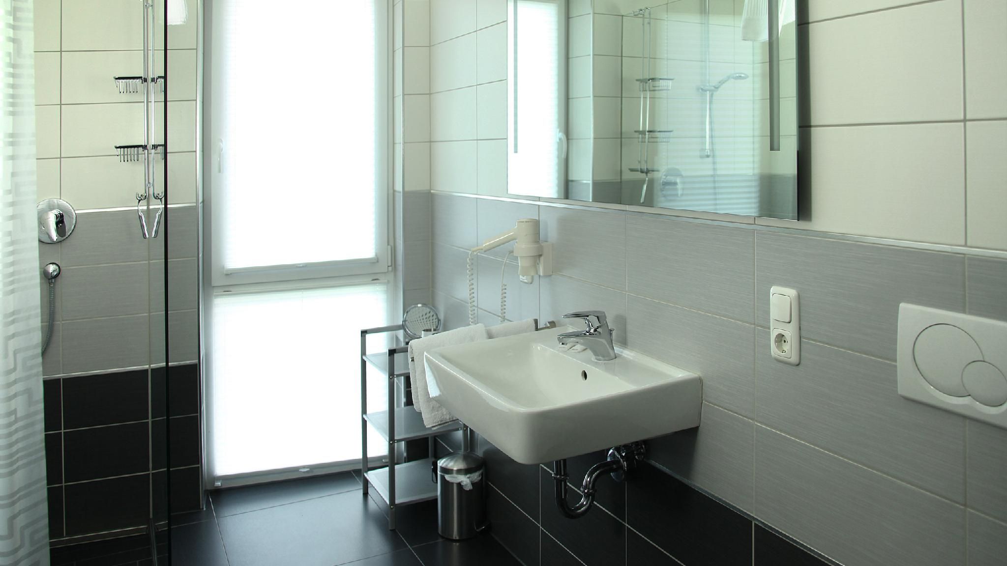 Hotel Zur Post Trier Doppelzimmer-mit Balkon-Deluxe-Eigenes Badezimmer 3