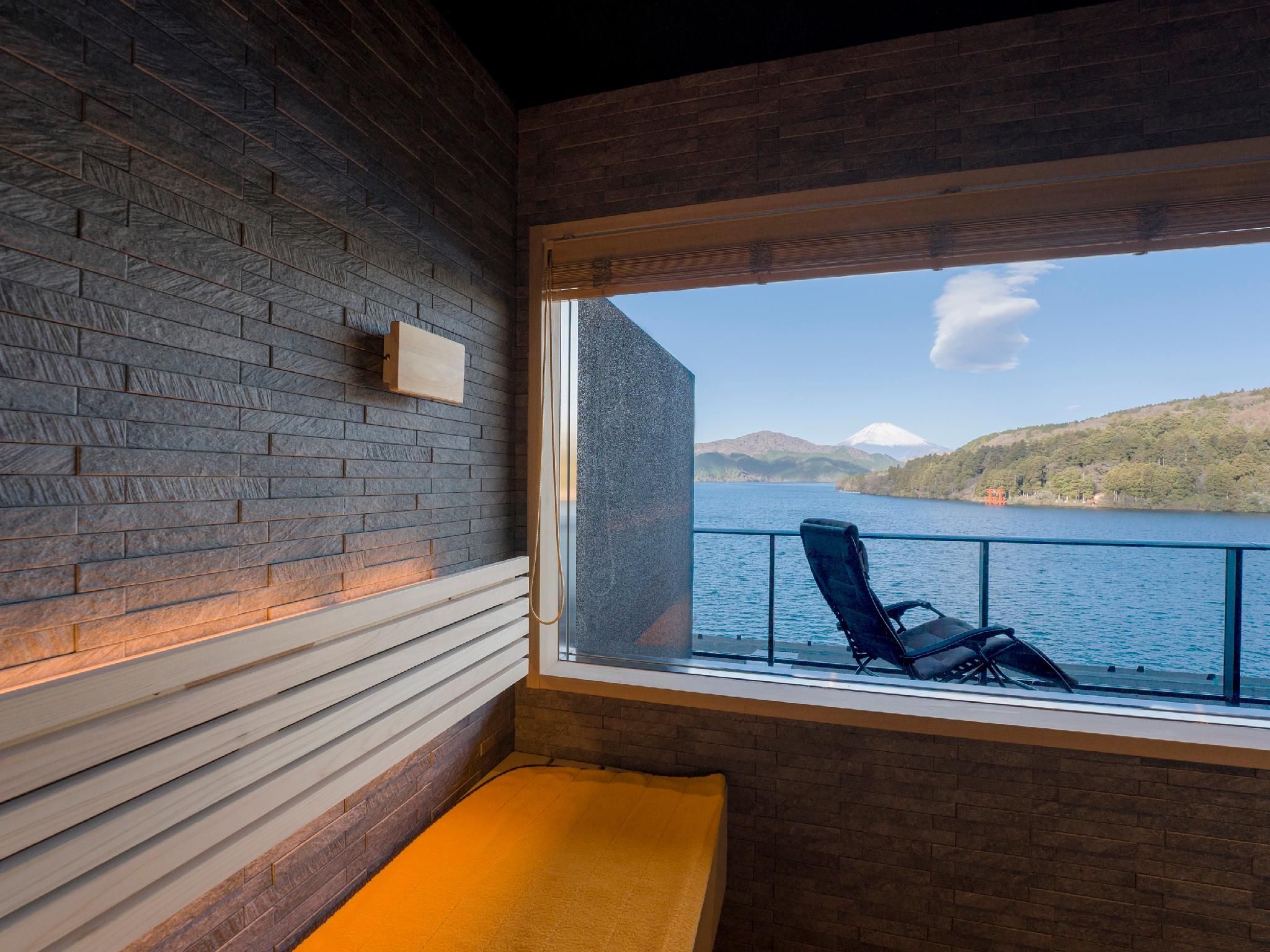 Room for 10 People with 4 Double Beds - Non-Smoking