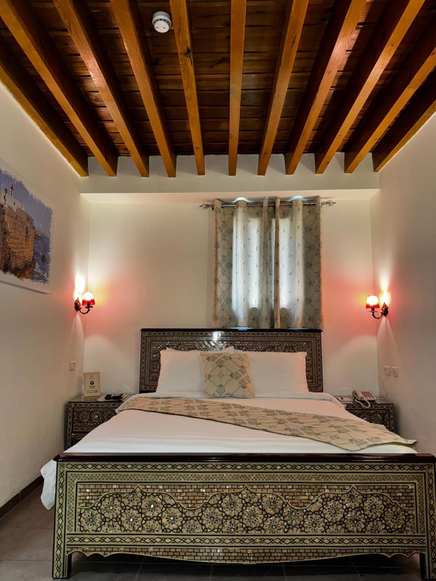 Deluxe Room (2 Adults + 1 Child)