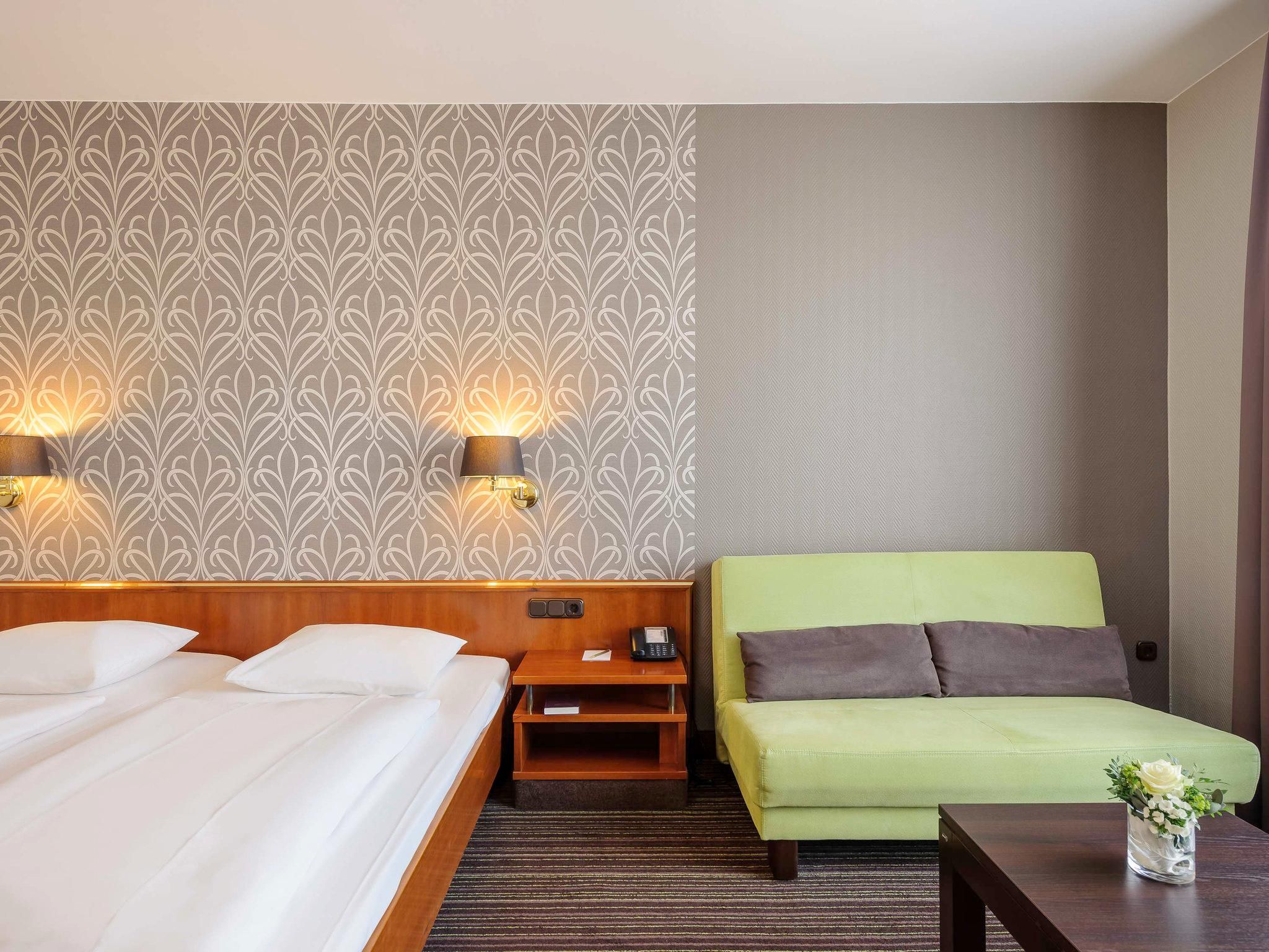 Mercure Hotel Trier Porta Nigra Privilege Room with double bed and sofa 3