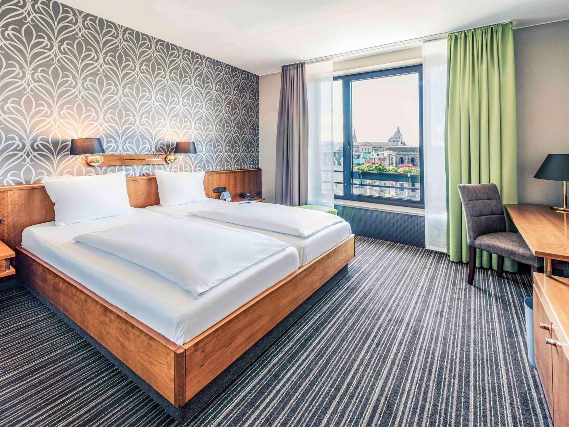 Superior Room with double bed and a view of the Porta Nigra