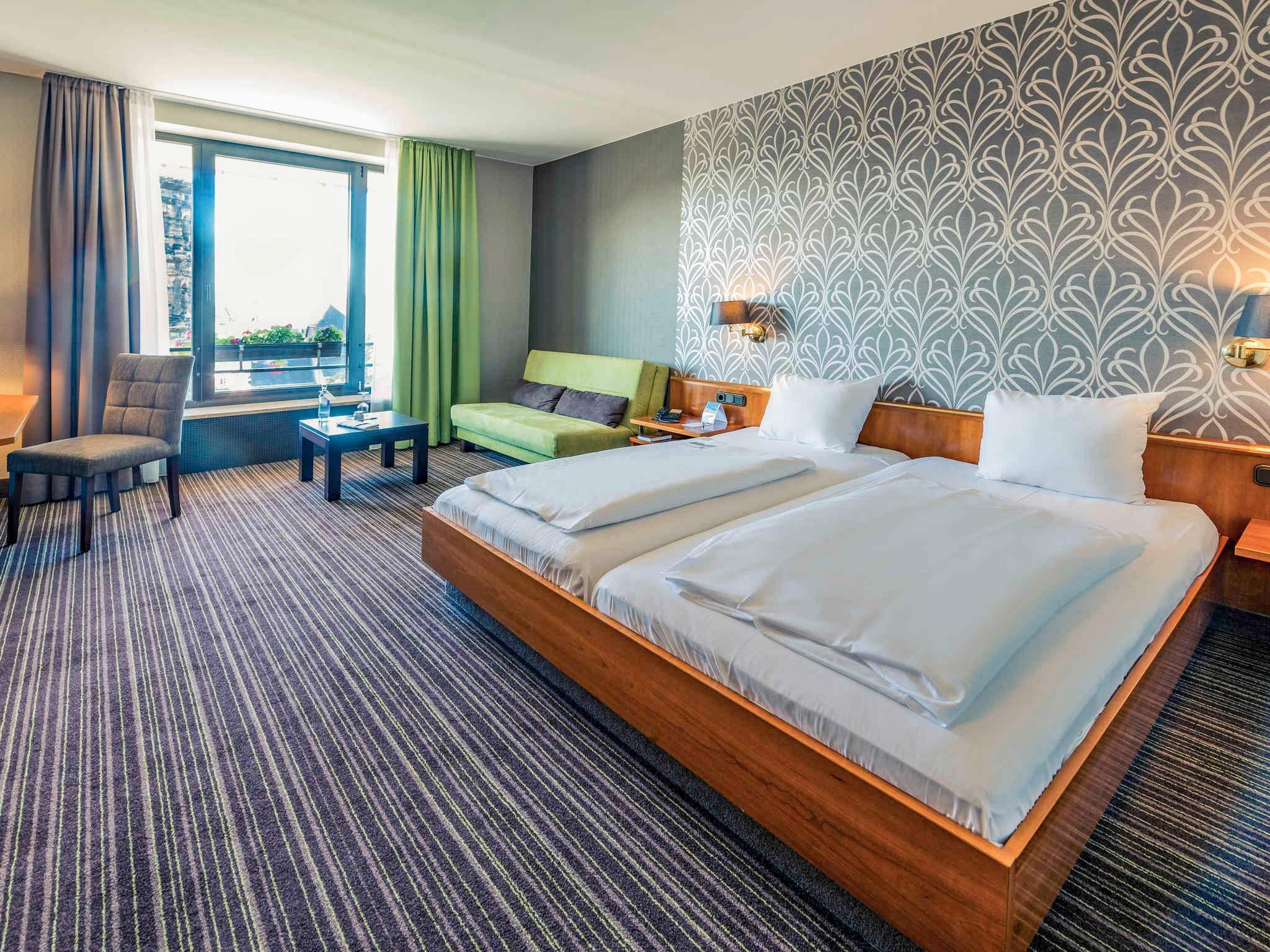 Mercure Hotel Trier Porta Nigra Privilege Room with double bed and sofa