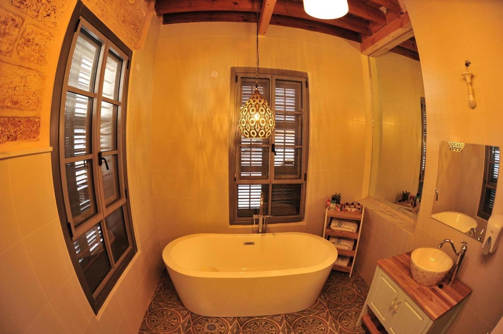 Deluxe Double Room with Shower