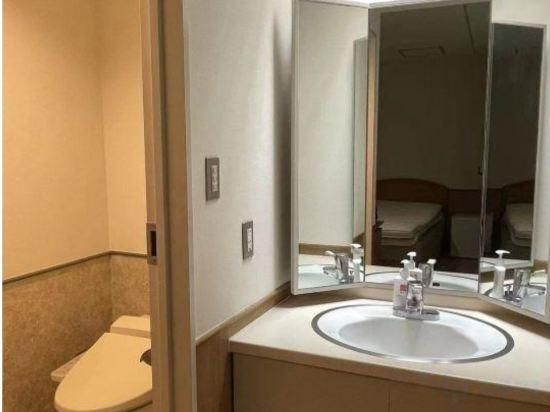 Twin Room - Non-Smoking