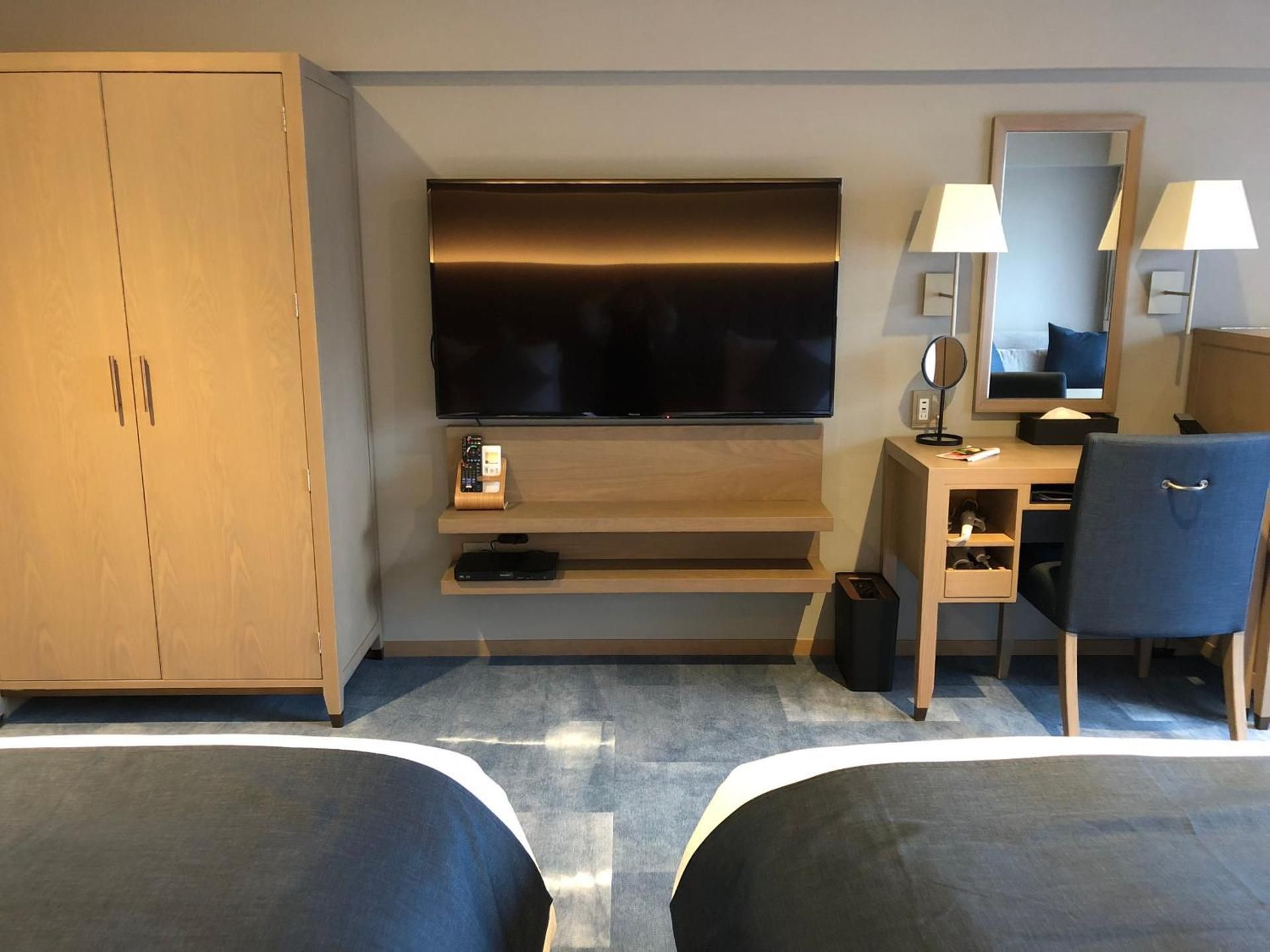 Twin Room with Sofa on Higher Floor - Non-Smoking