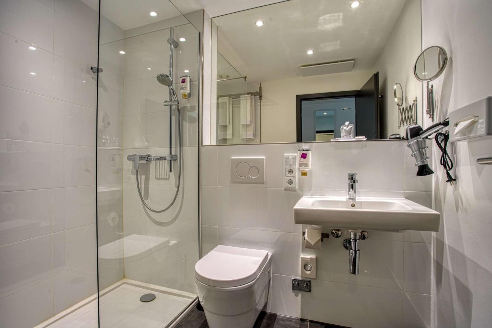 FourSide Plaza Hotel Trier, Trademark Collection by Wyndham Standard Room, 1 Double Bed 3