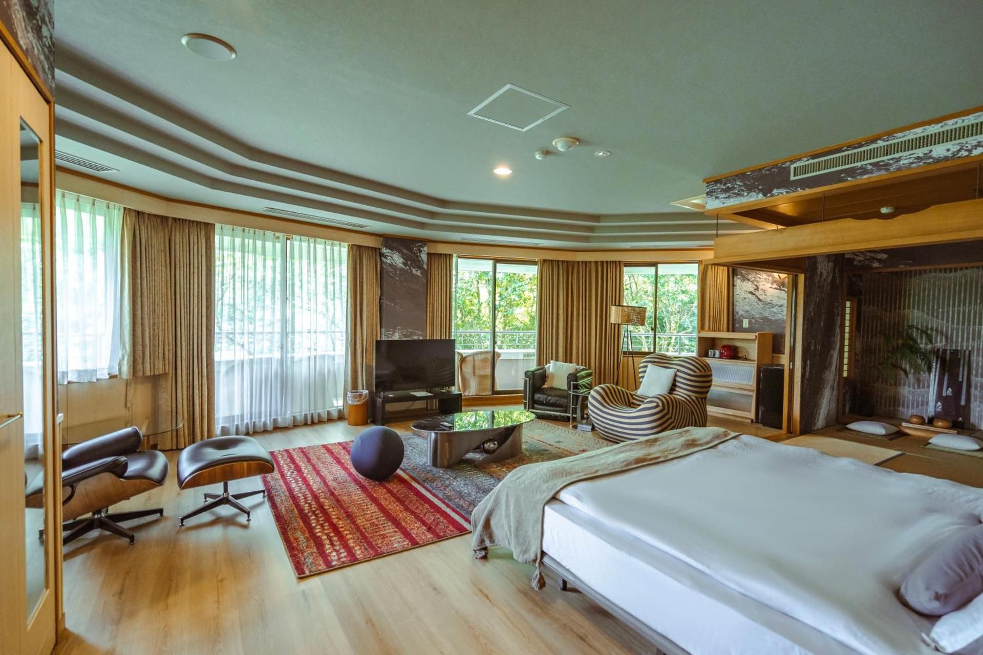 Deluxe Suite