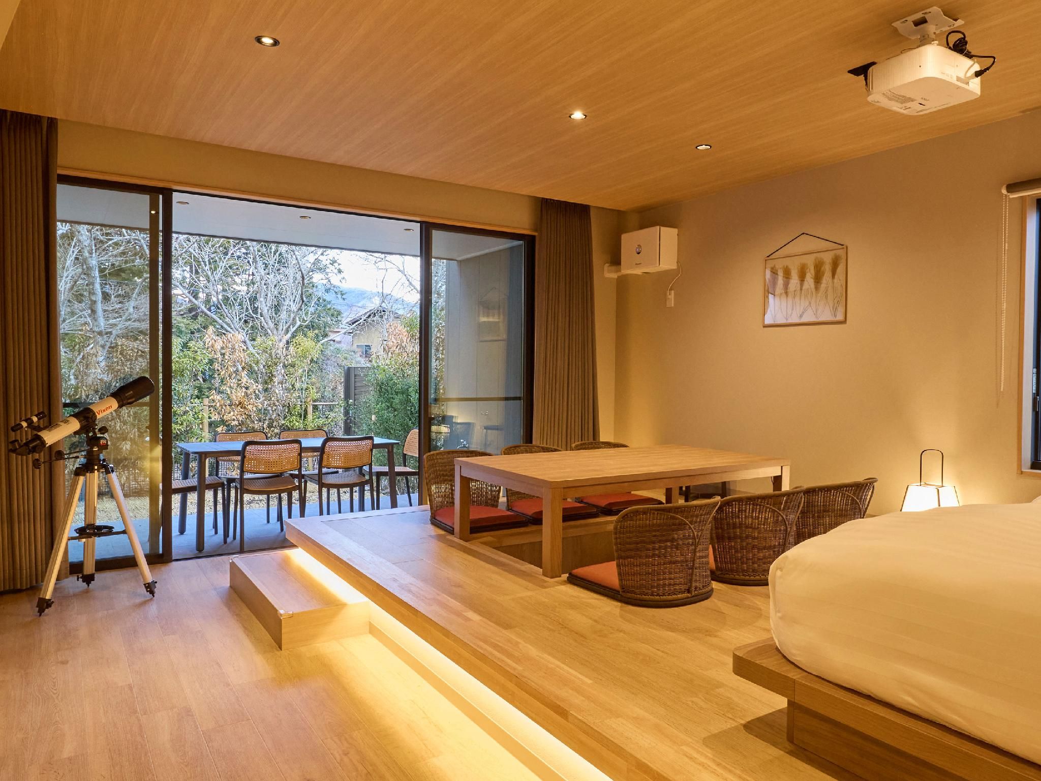 2 Double Beds + 2 Single Bed (Dog-Friendly)