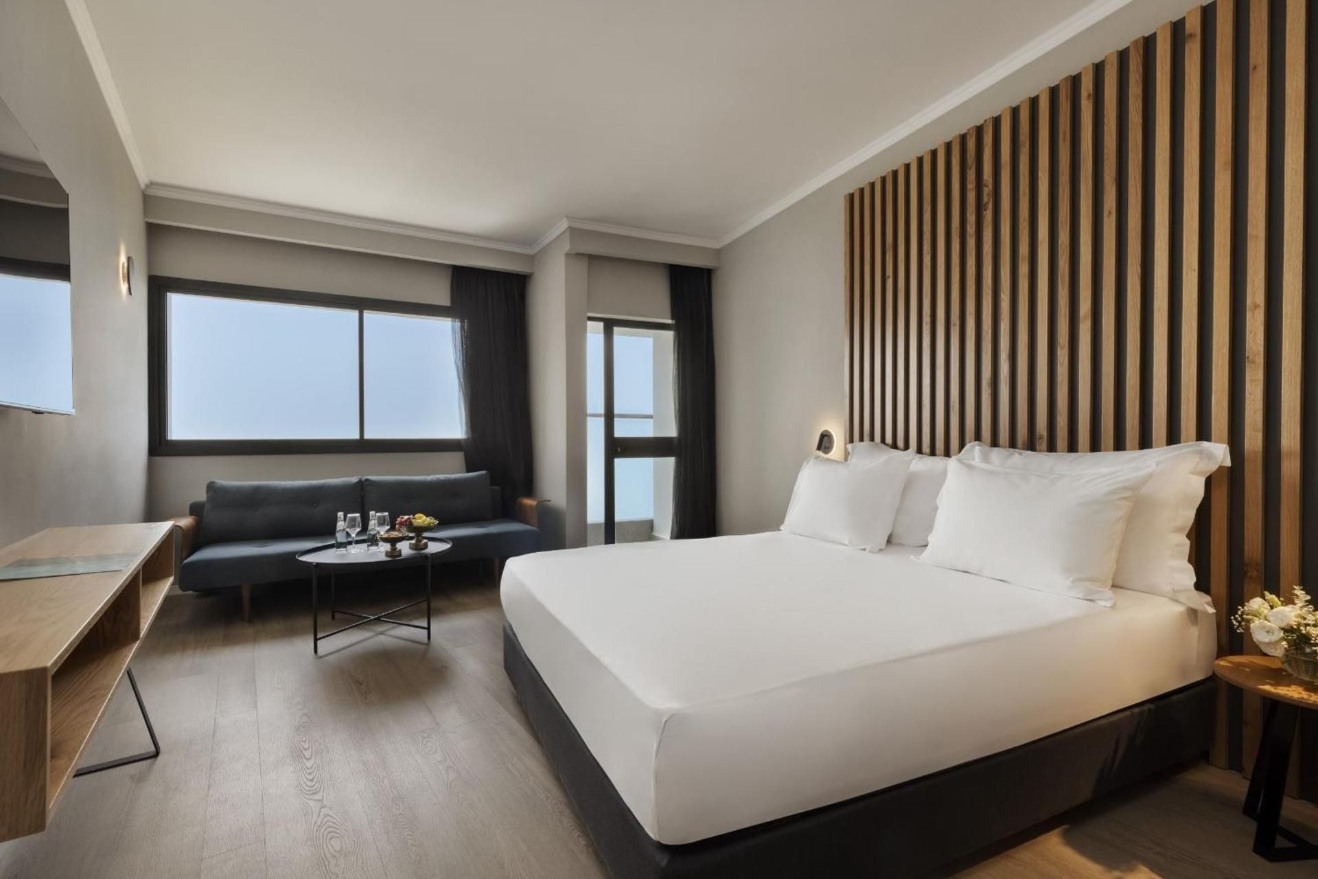 Junior Suite Lake View Balcony