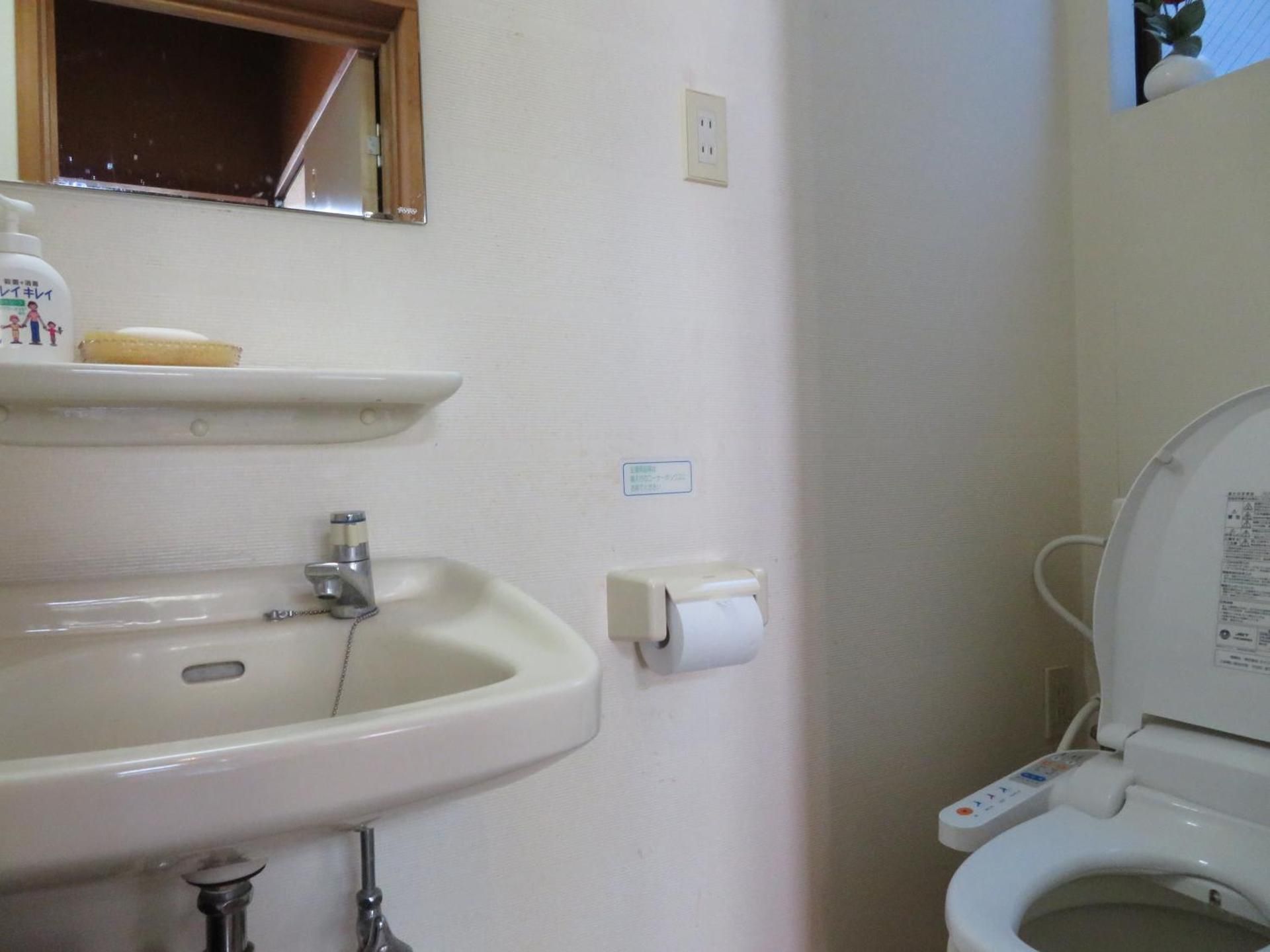 Standard Twin Room with Mountain View