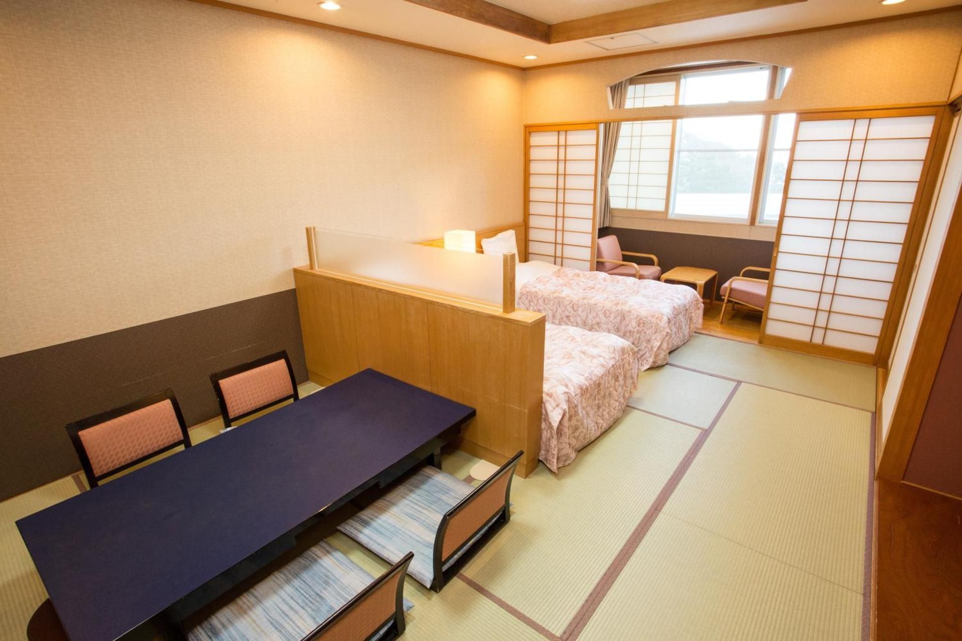 Twin Bed Room with Tatami Area