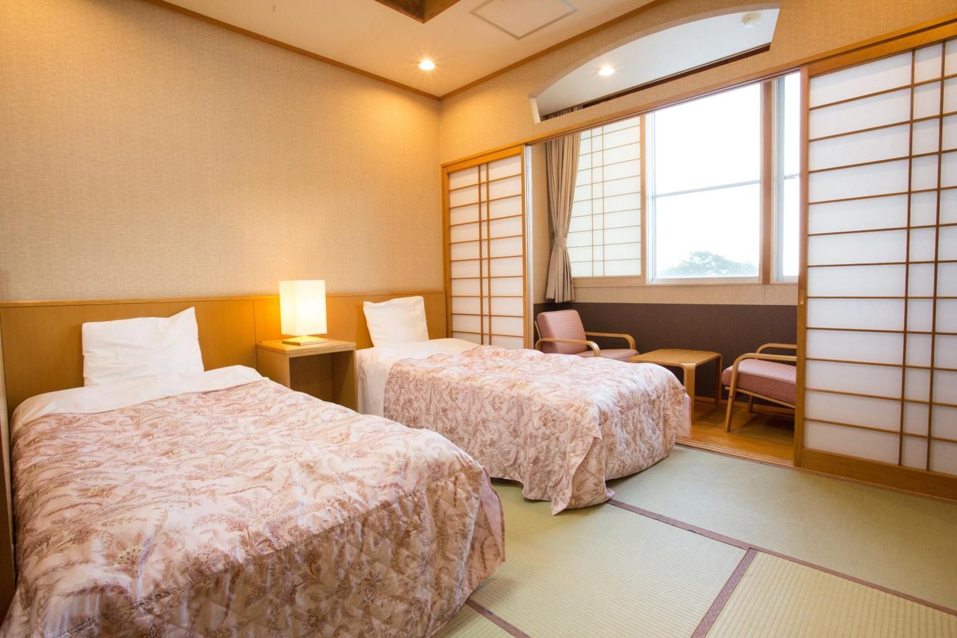 Twin Bed Room with Tatami Area