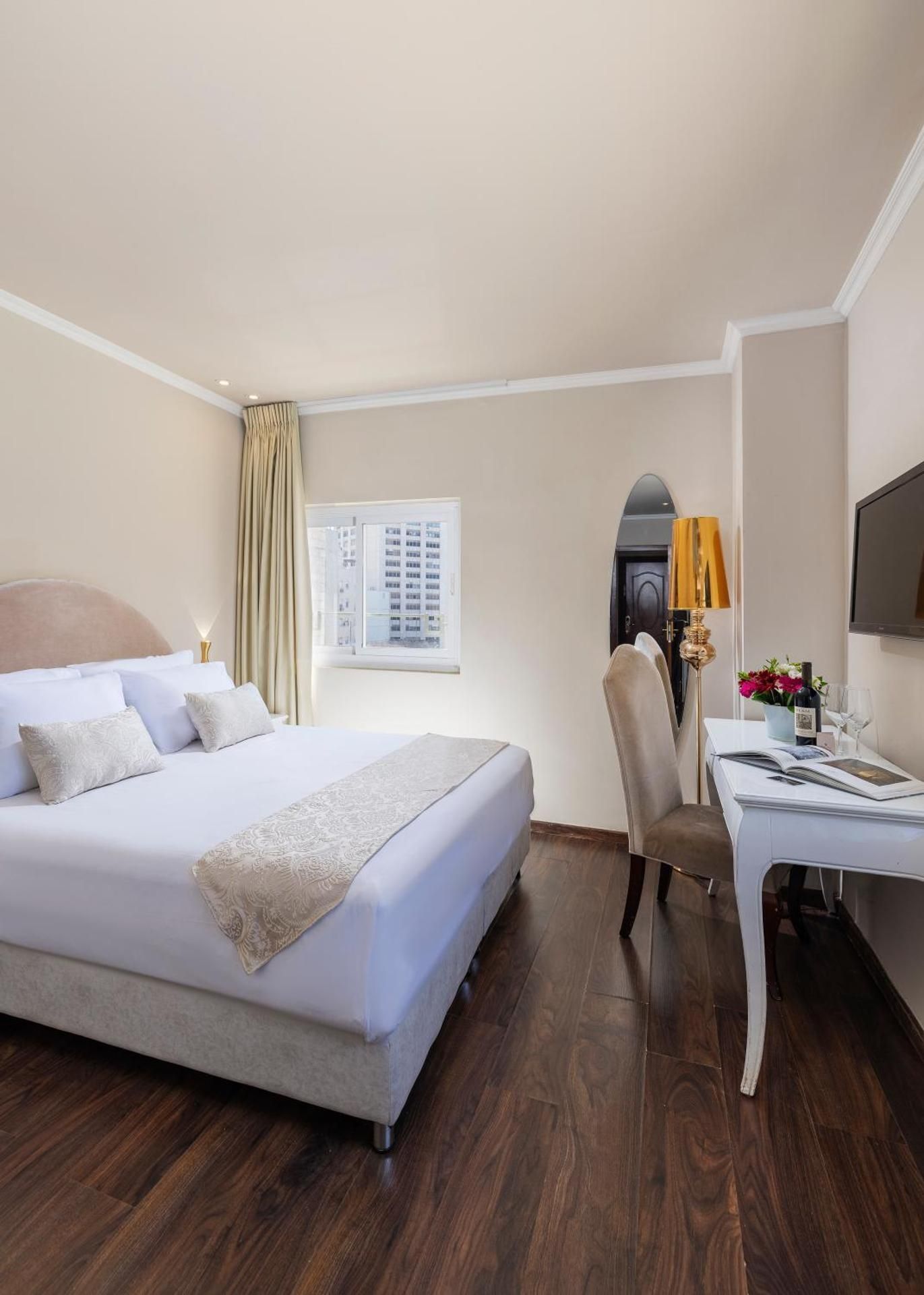 Queen Room