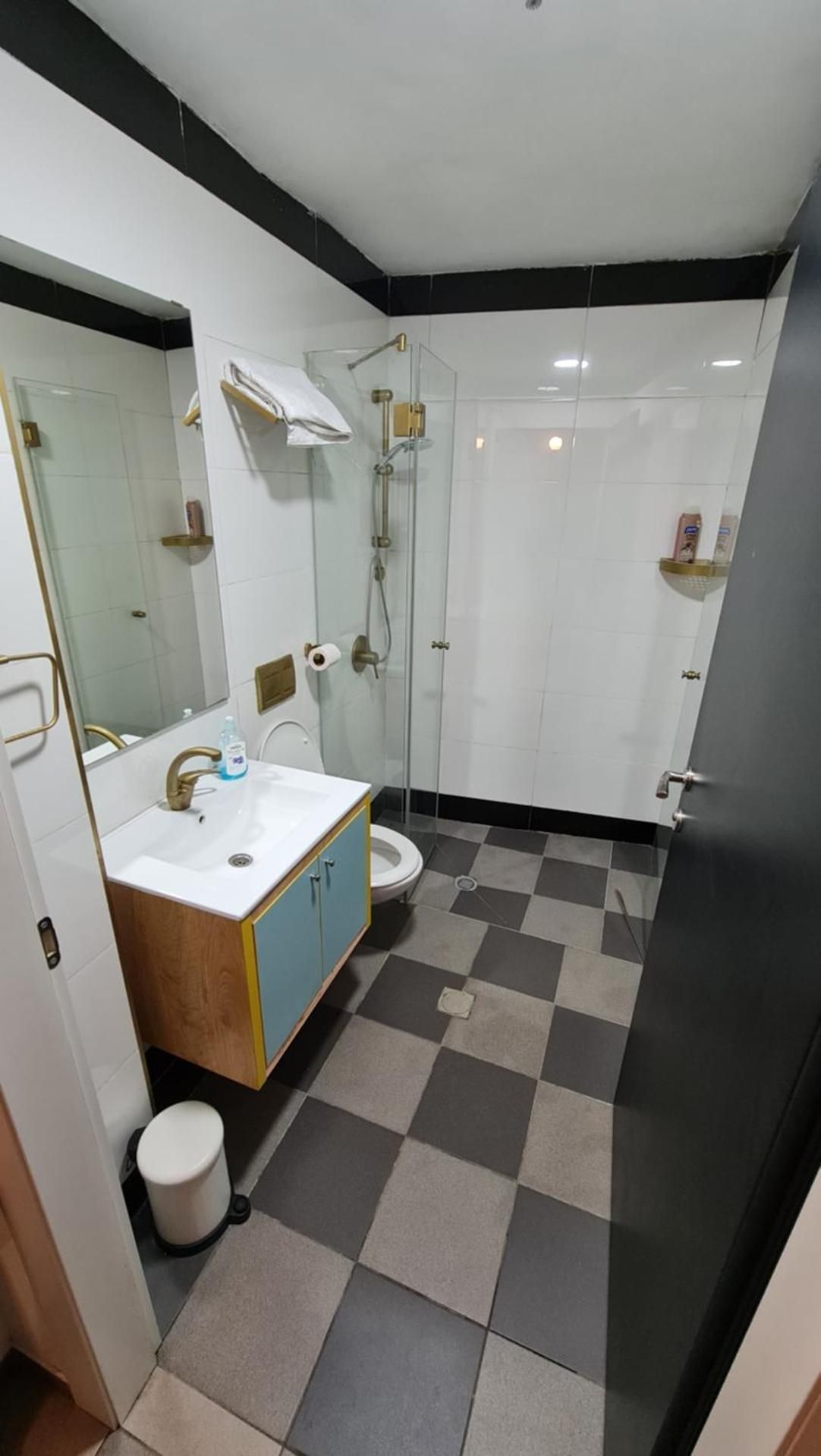 SPACE ART BOUTIQUE Downtown Deluxe 2