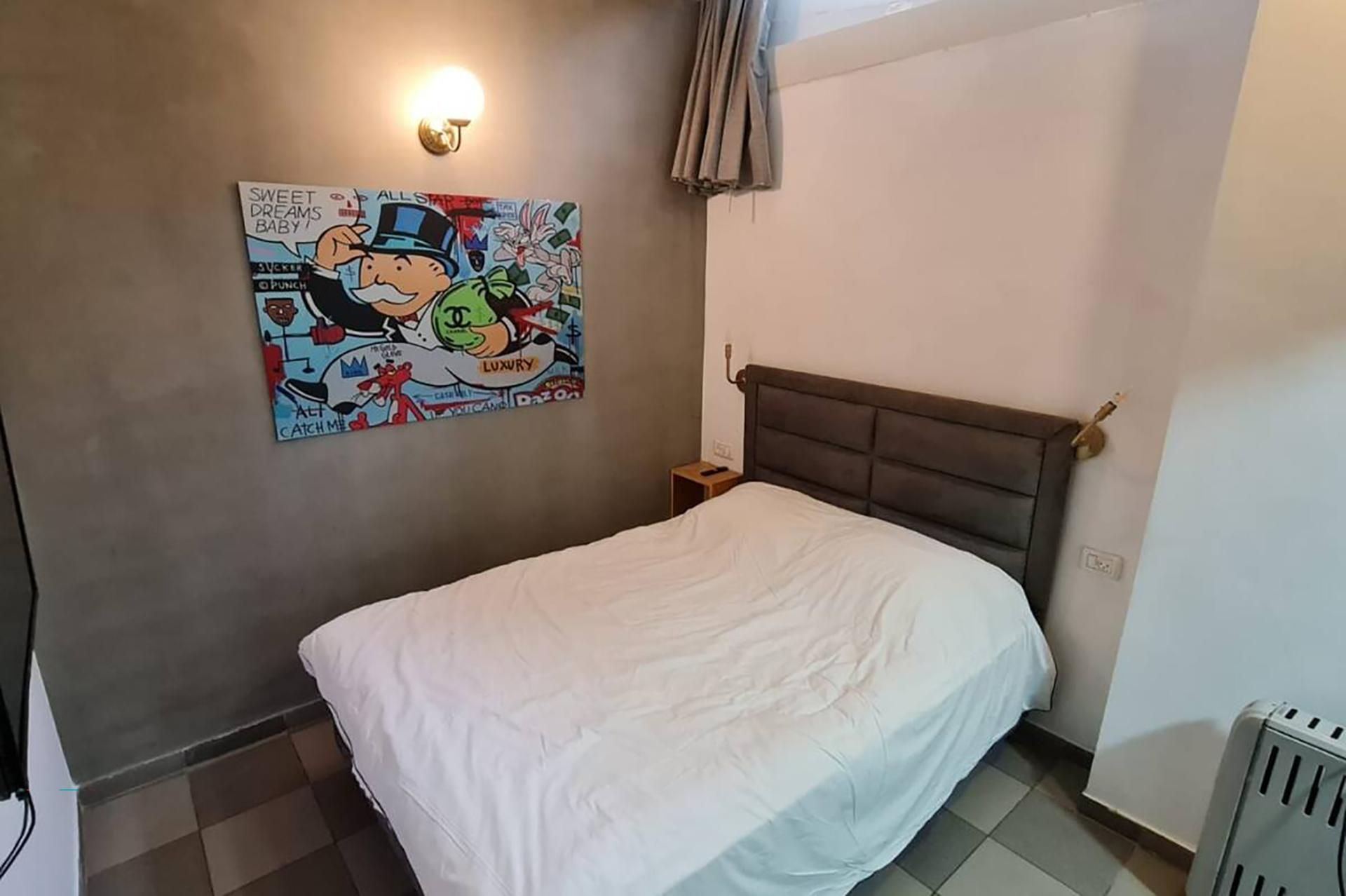 SPACE ART BOUTIQUE Downtown Deluxe