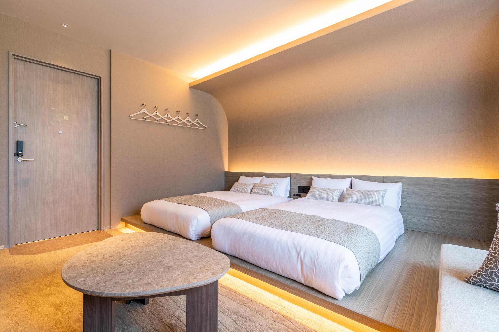 Superior Twin Room with Bathtub