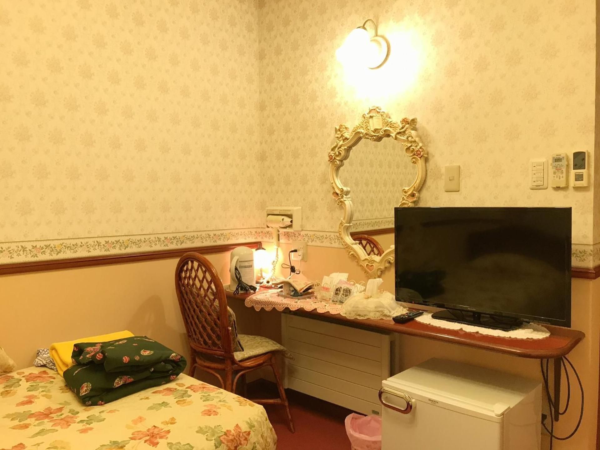Twin - Non-Smoking with Private Bathroom