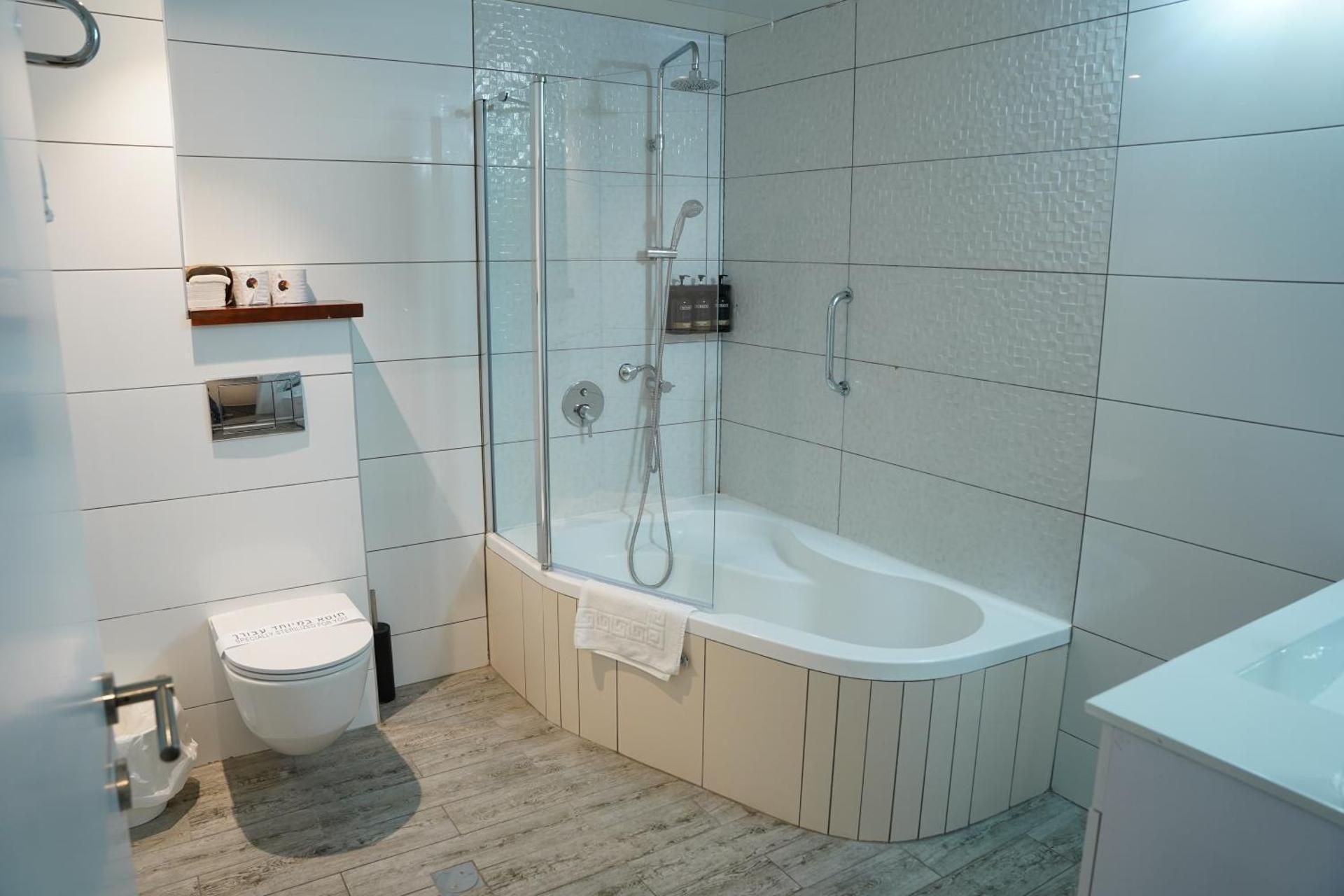 Shani Hotel Jerusalem Classic Family Room 2