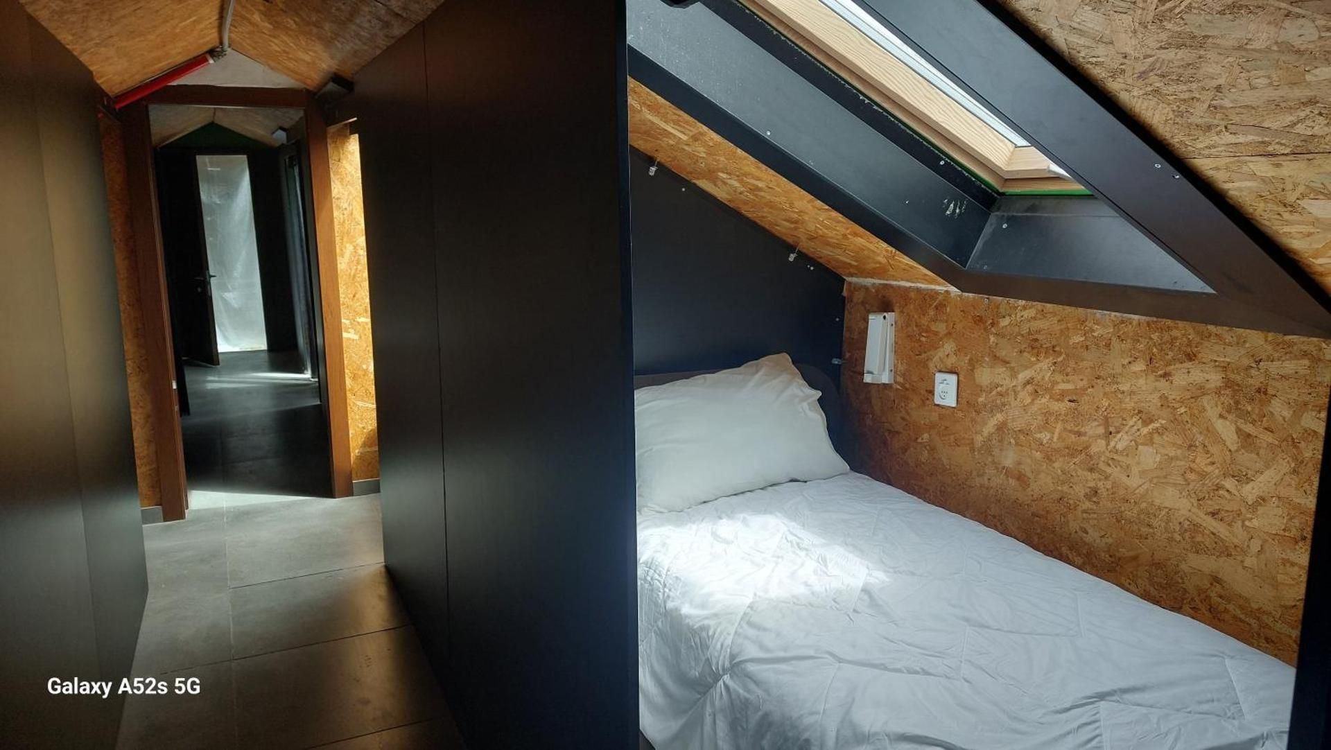 6-Bed Mixed Dormitory Room