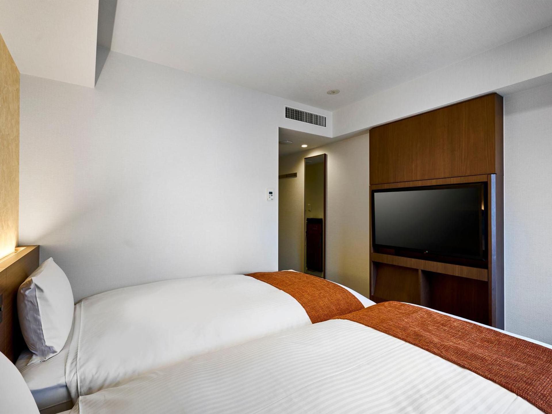 Compact Twin Room with No Desk (1 Adult) - Non-Smoking