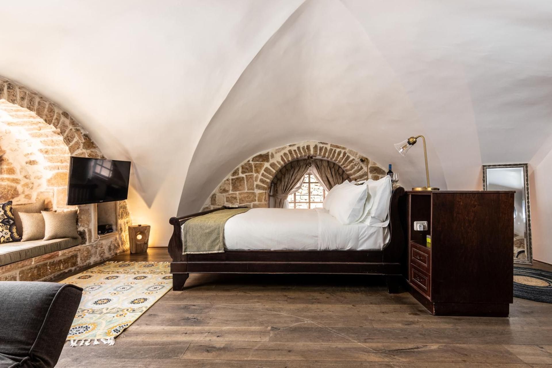 Deluxe King Suite