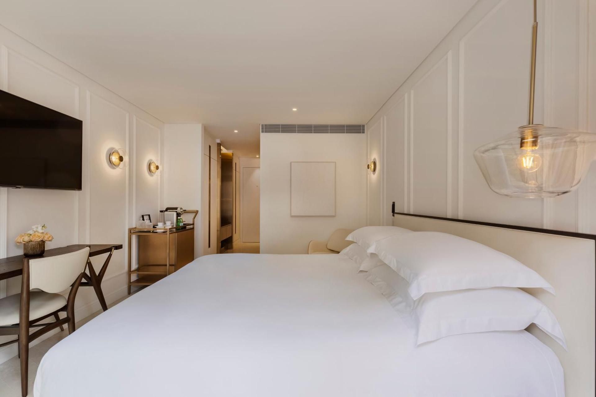 Superior Room with 1 king size bed or twin beds