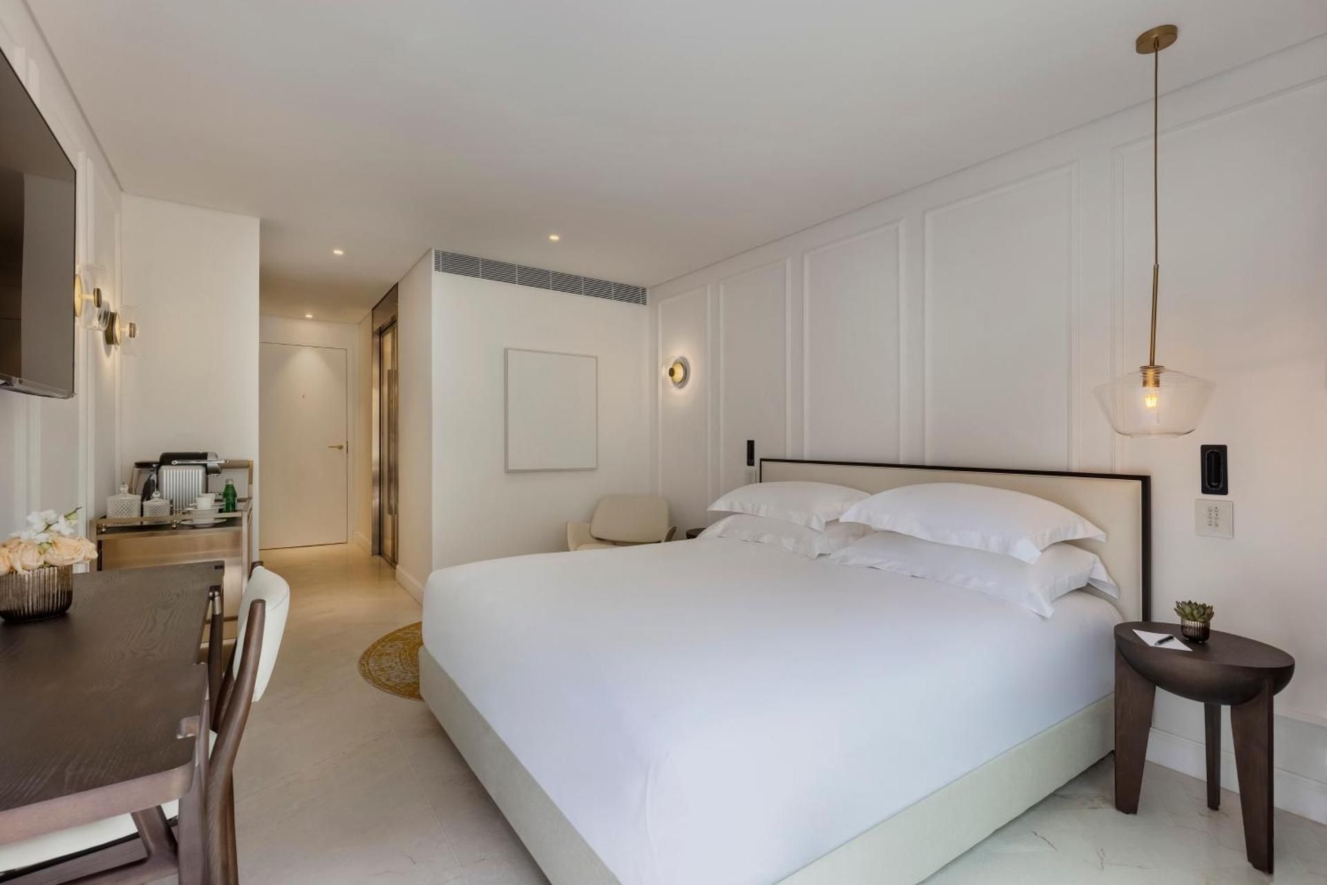 Superior Room with 1 king size bed or twin beds