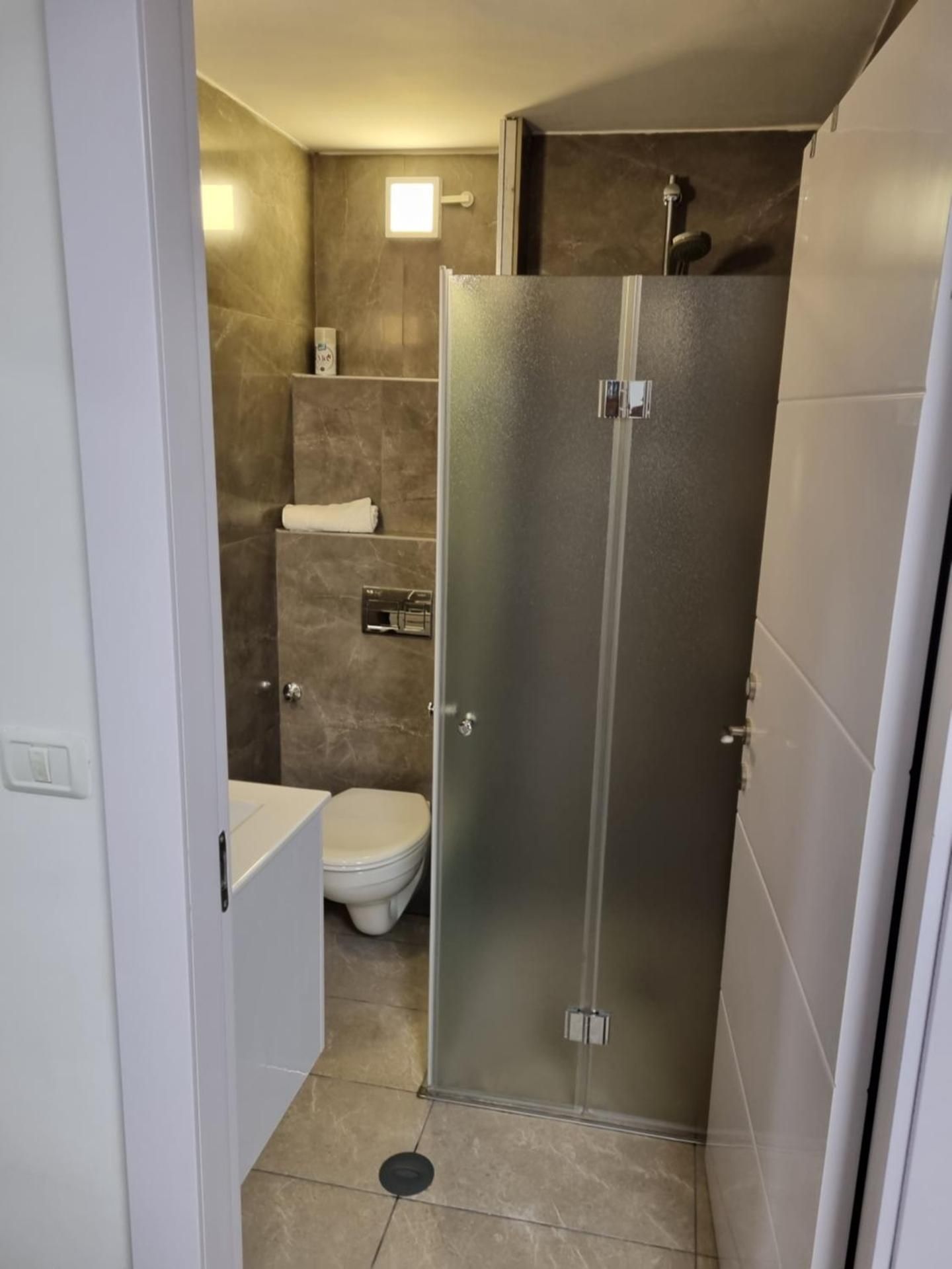 Deluxe Double Room with Shower