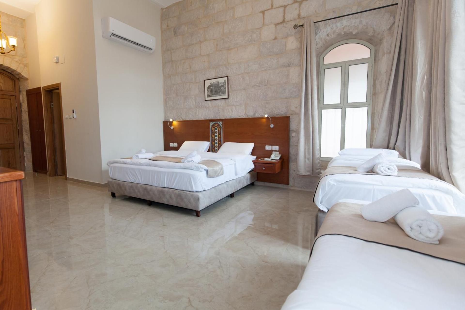 Family Room (1 Double Bed + 3 Single Beds)