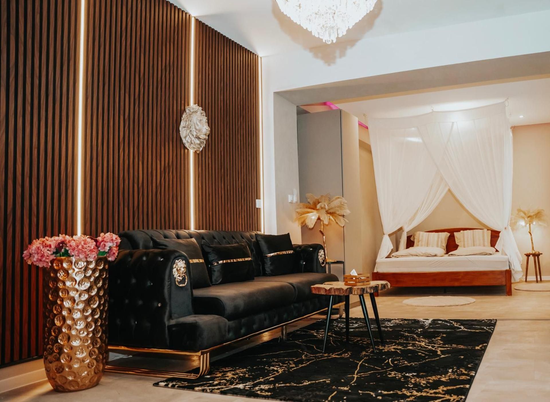 Deluxe King Suite