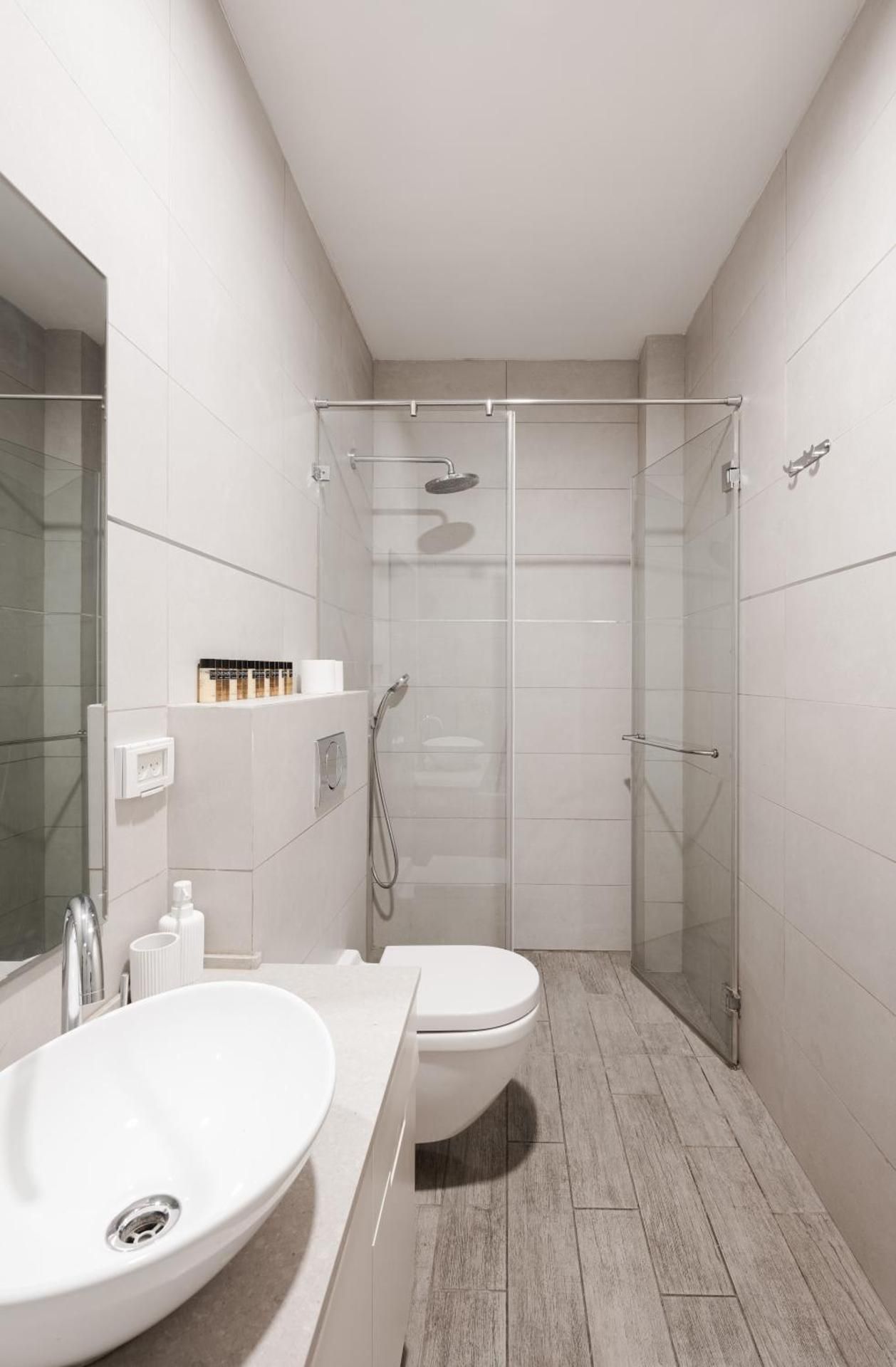 Deluxe One Bedroom Apartment with Balcony VII