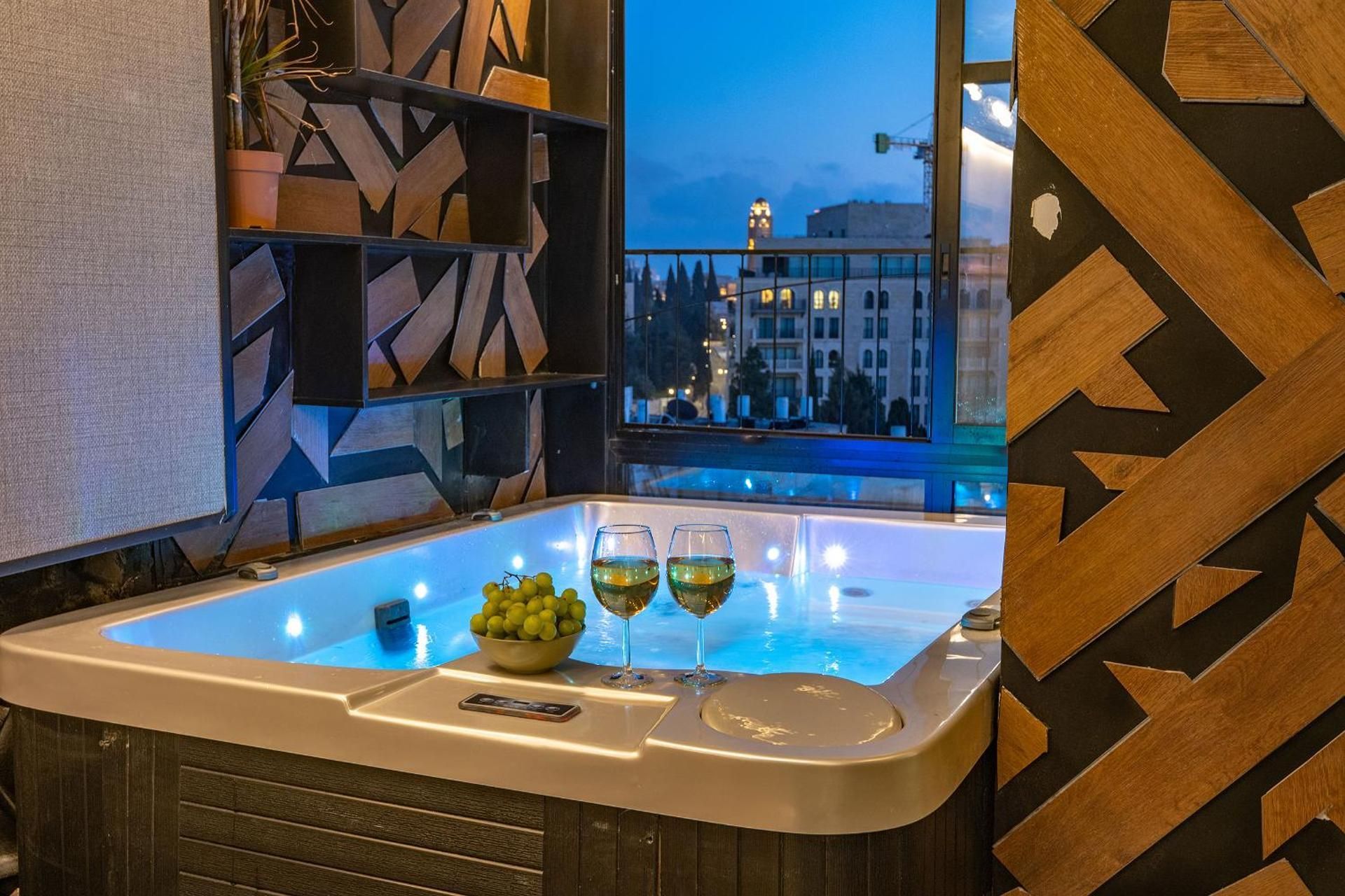 Deluxe Suite with Spa Bath
