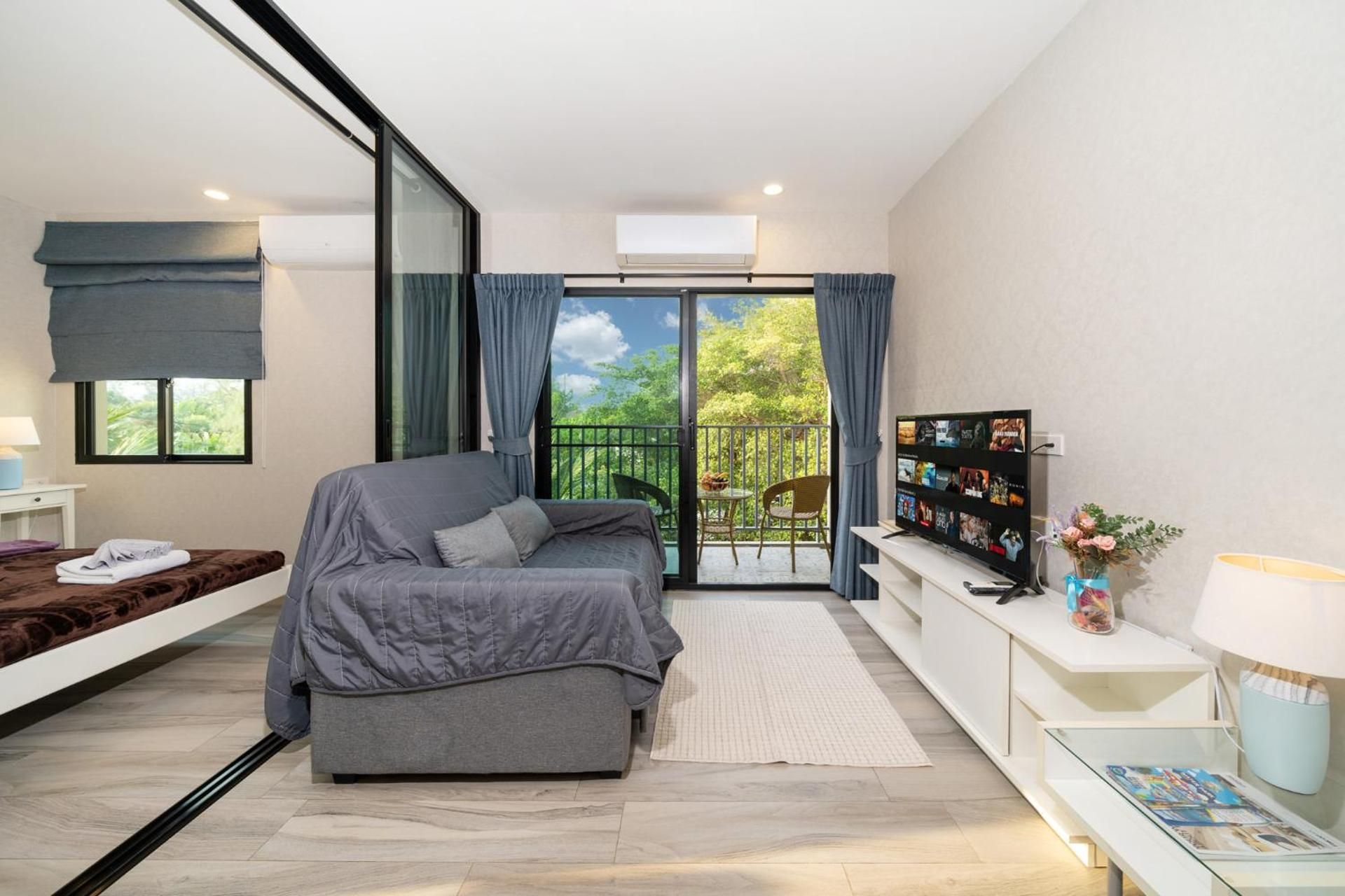 One-Bedroom Apartment with Pool View