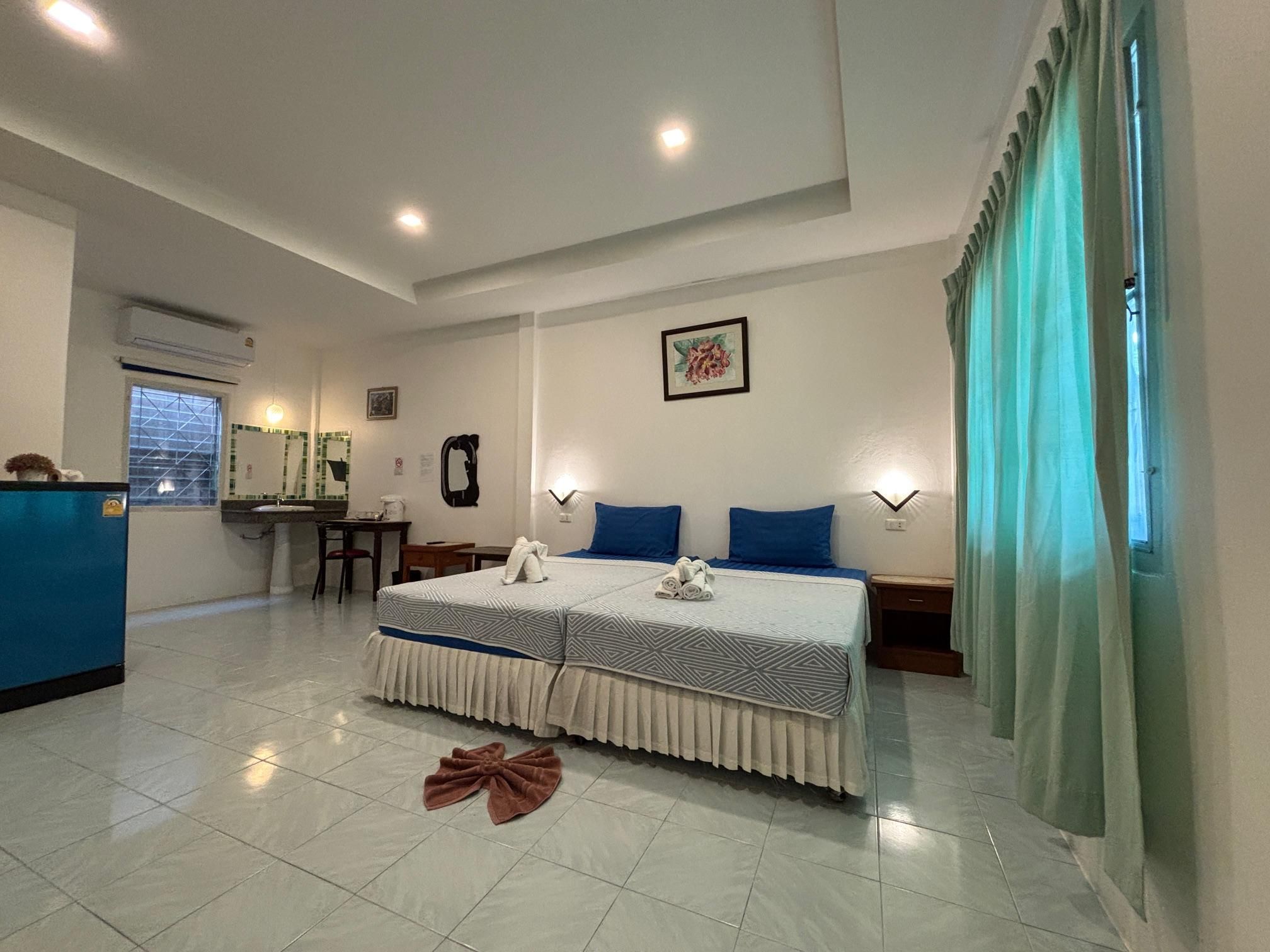 Twin Bed Room