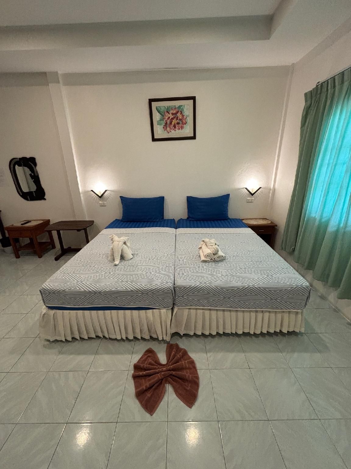 Twin Bed Room