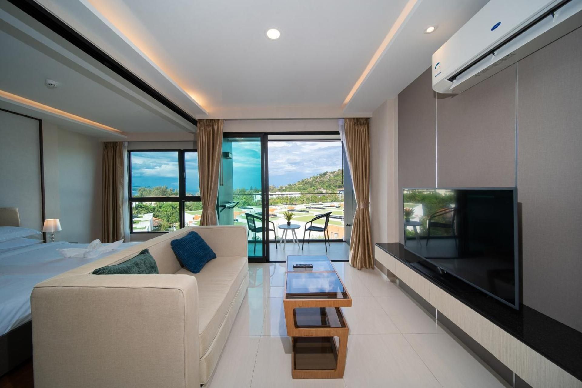 Deluxe Double Room with Balcony and Sea View
