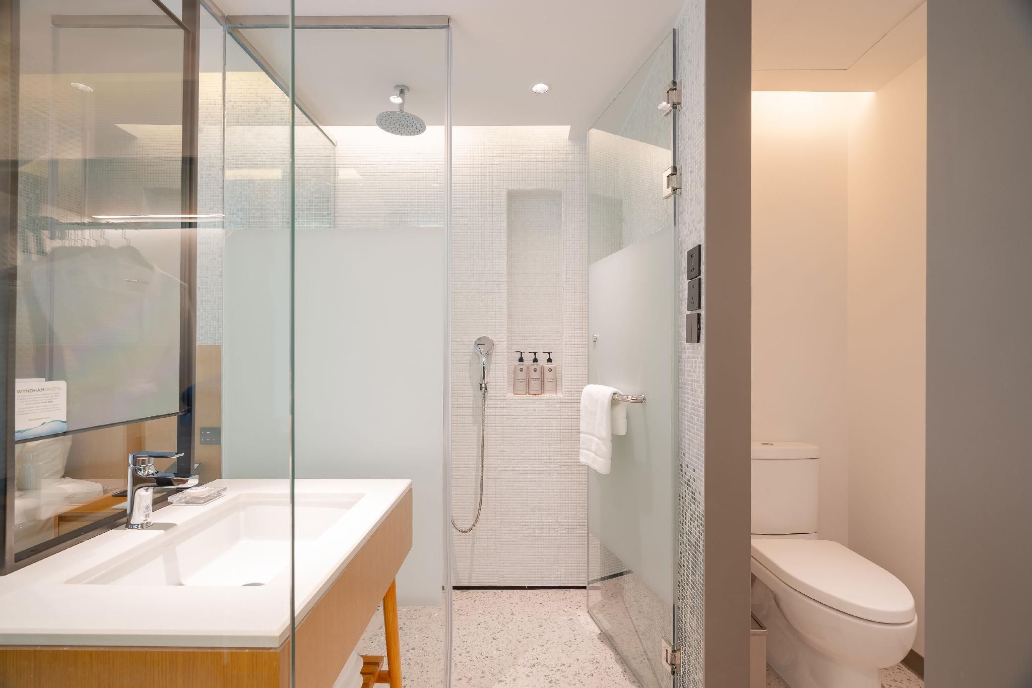 Superior Room, Pool Access, 1 King Bed